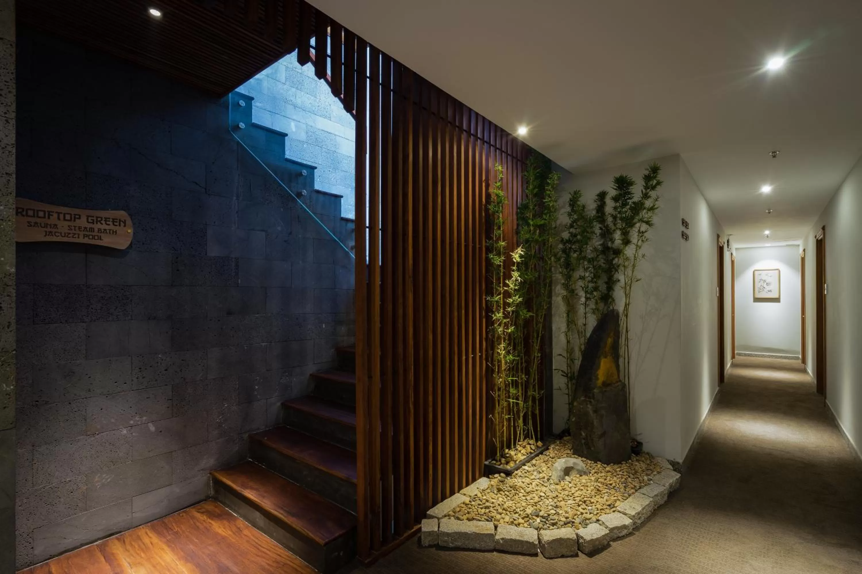 Decorative detail in Silverland Yen Hotel