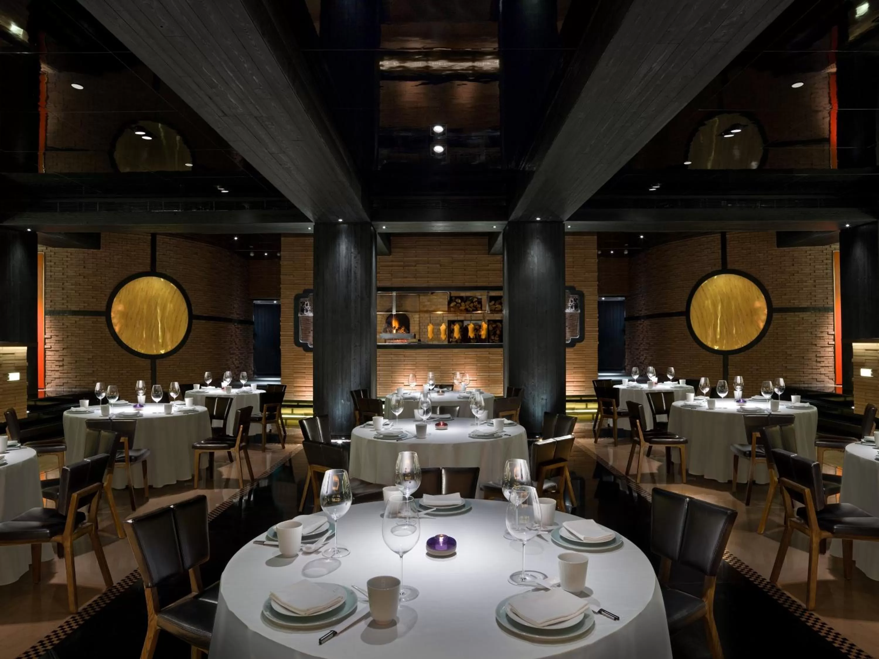 Restaurant/Places to Eat in The Opposite House