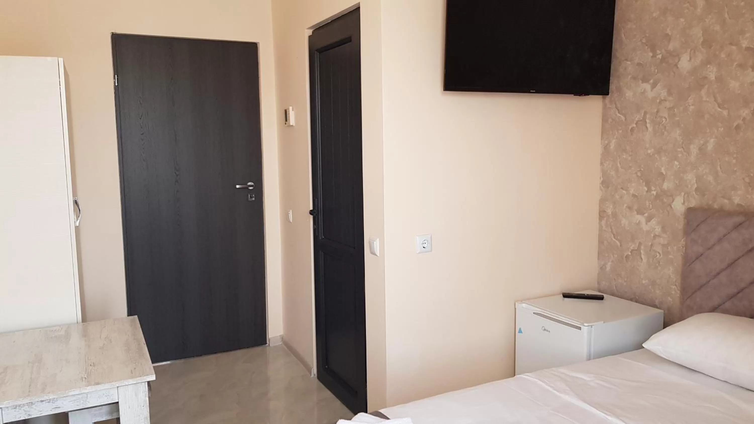 TV/Entertainment Center in RP HOTEL (NEW)