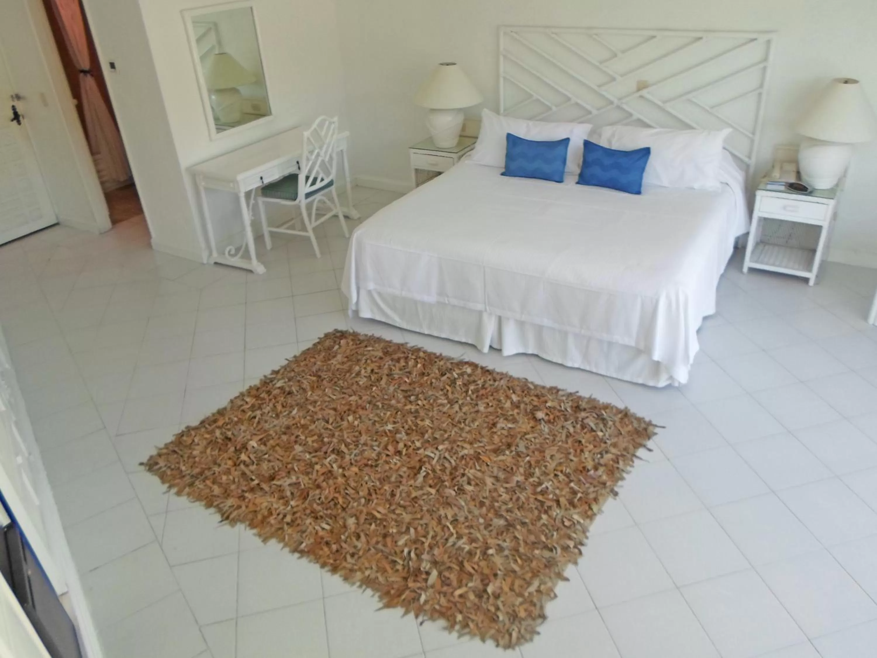 Photo of the whole room, Room Photo in Calinda Beach Acapulco