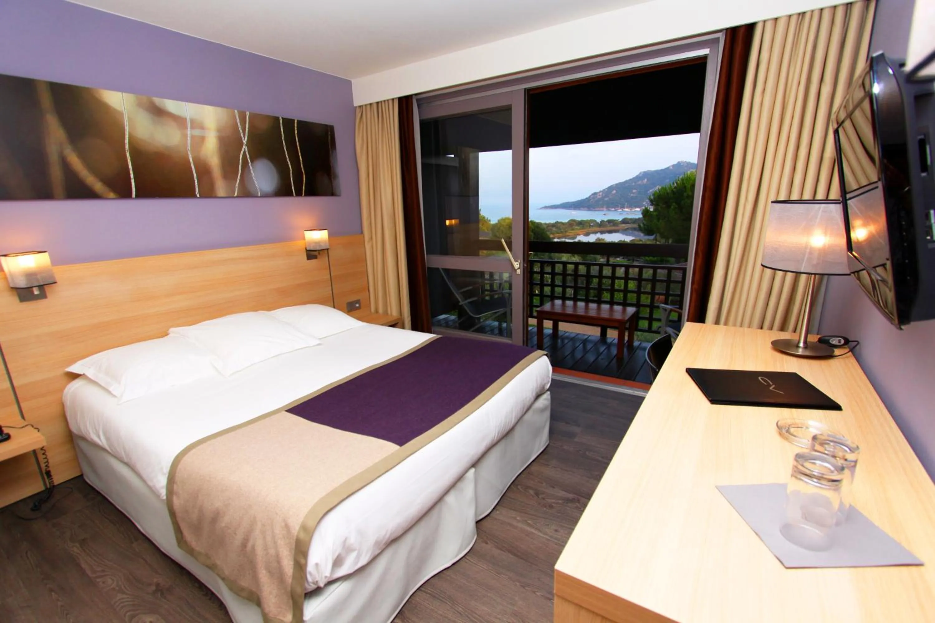 Photo of the whole room, Bed in Hôtel Castell'Verde