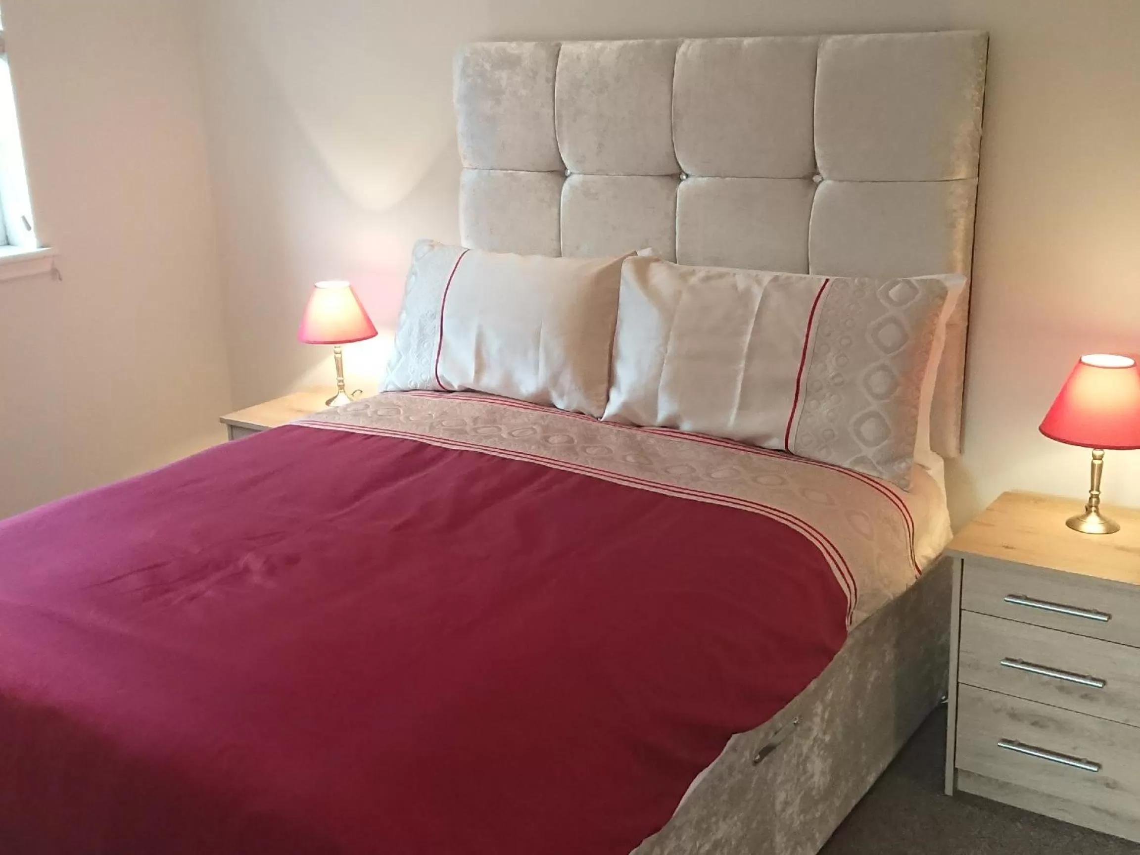 Bedroom, Bed in Glenfern Guest House and a separate Cottage with its own private hot tub