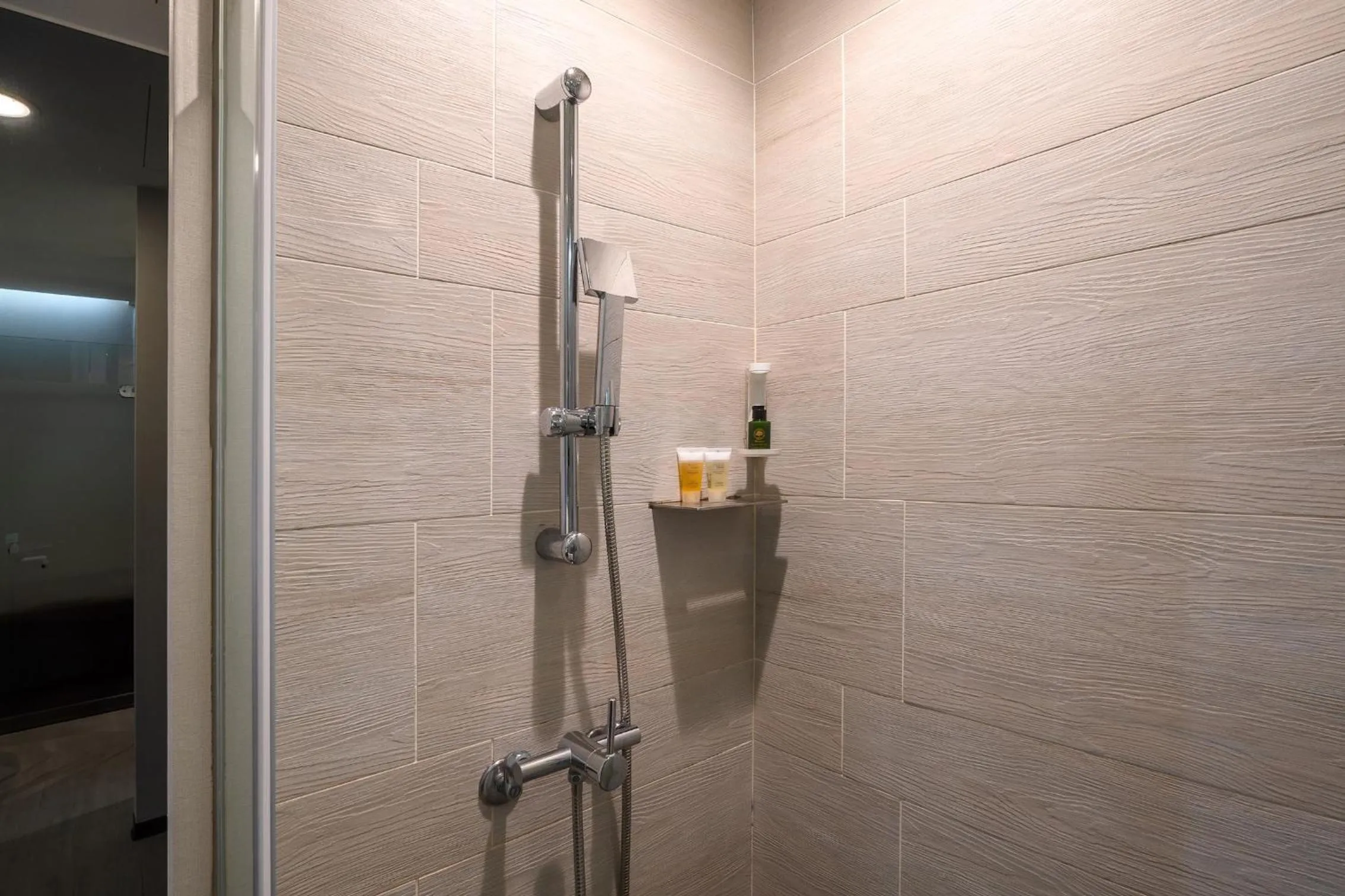 Shower in CHECK inn Taipei Xinyi