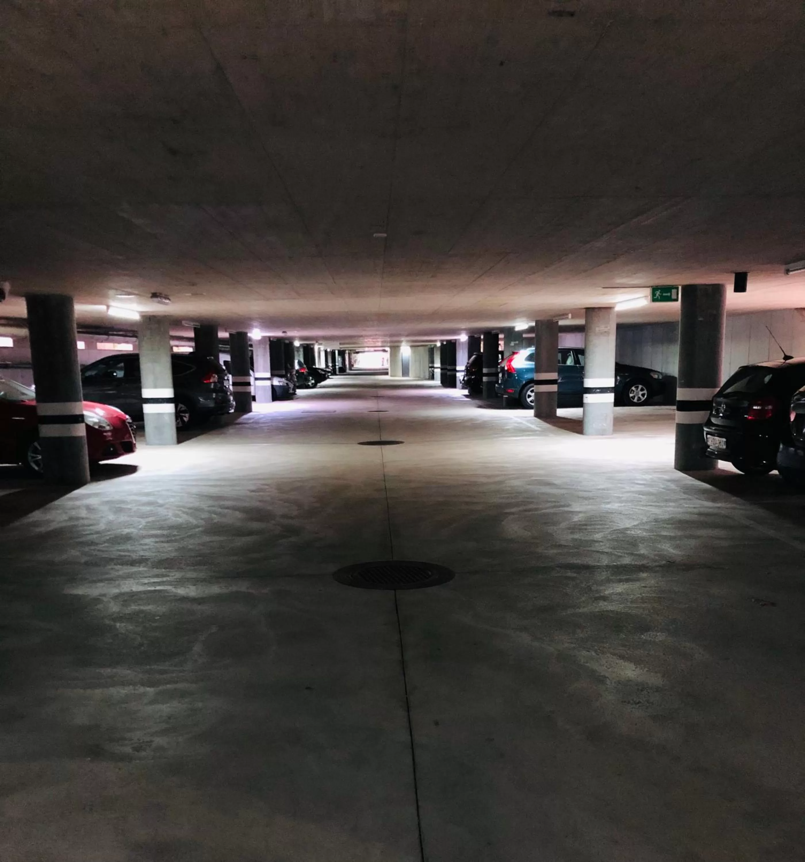 Parking in GuestHouse University by LR - self check in