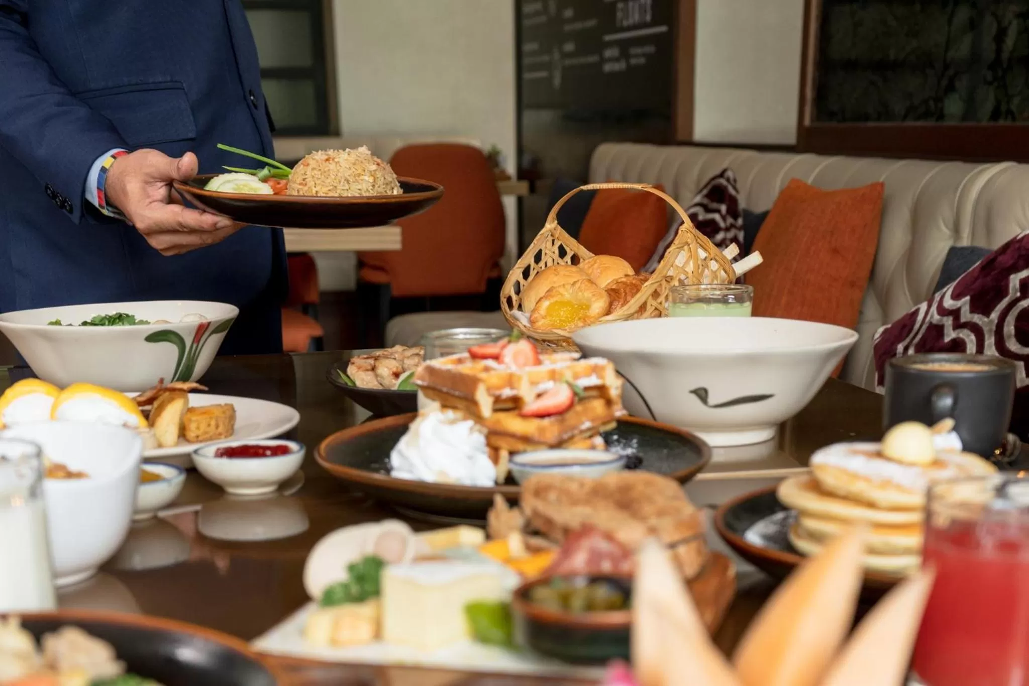 Restaurant/places to eat in Hotel Indigo Bangkok Wireless Road by IHG