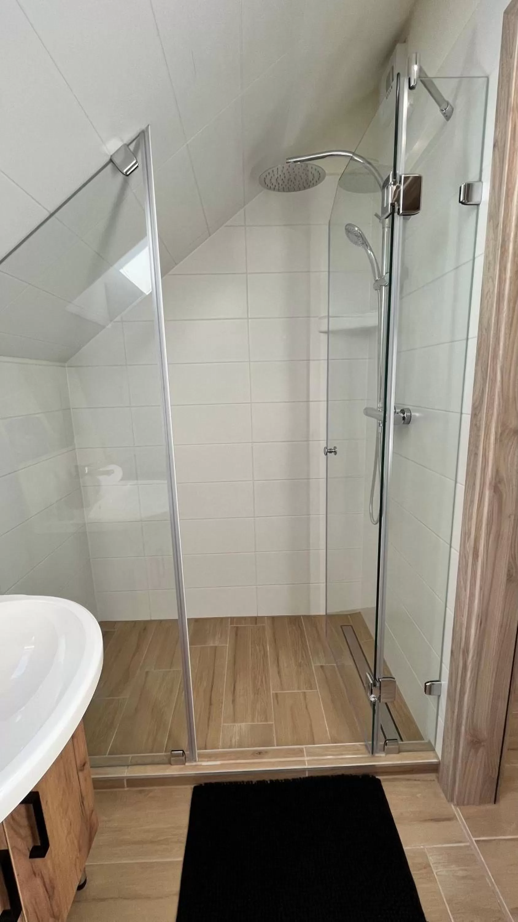 Shower in Rezidex Apartmanház