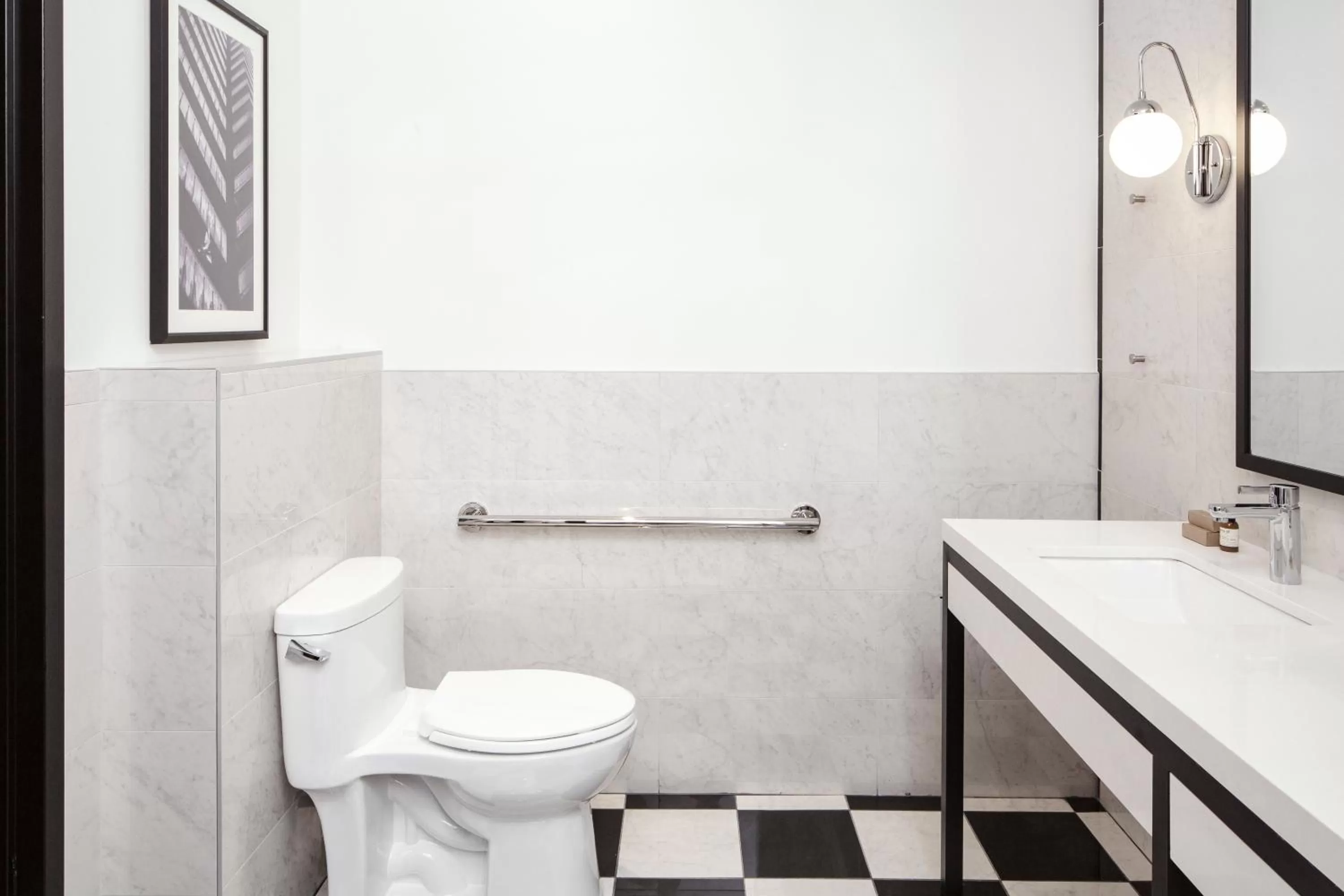 Toilet in Hotel Place D'Armes