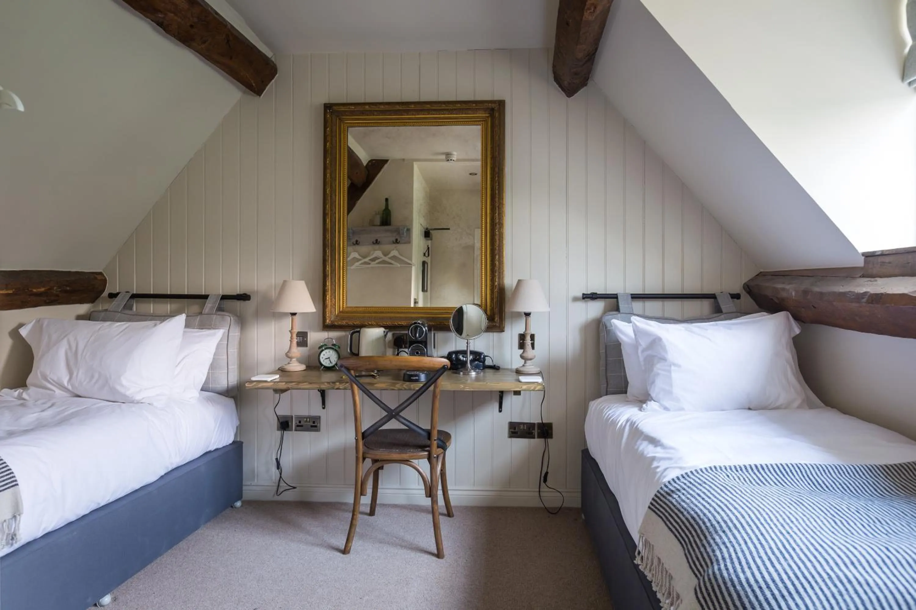 Bedroom, Bed in The Frogmill Hotel