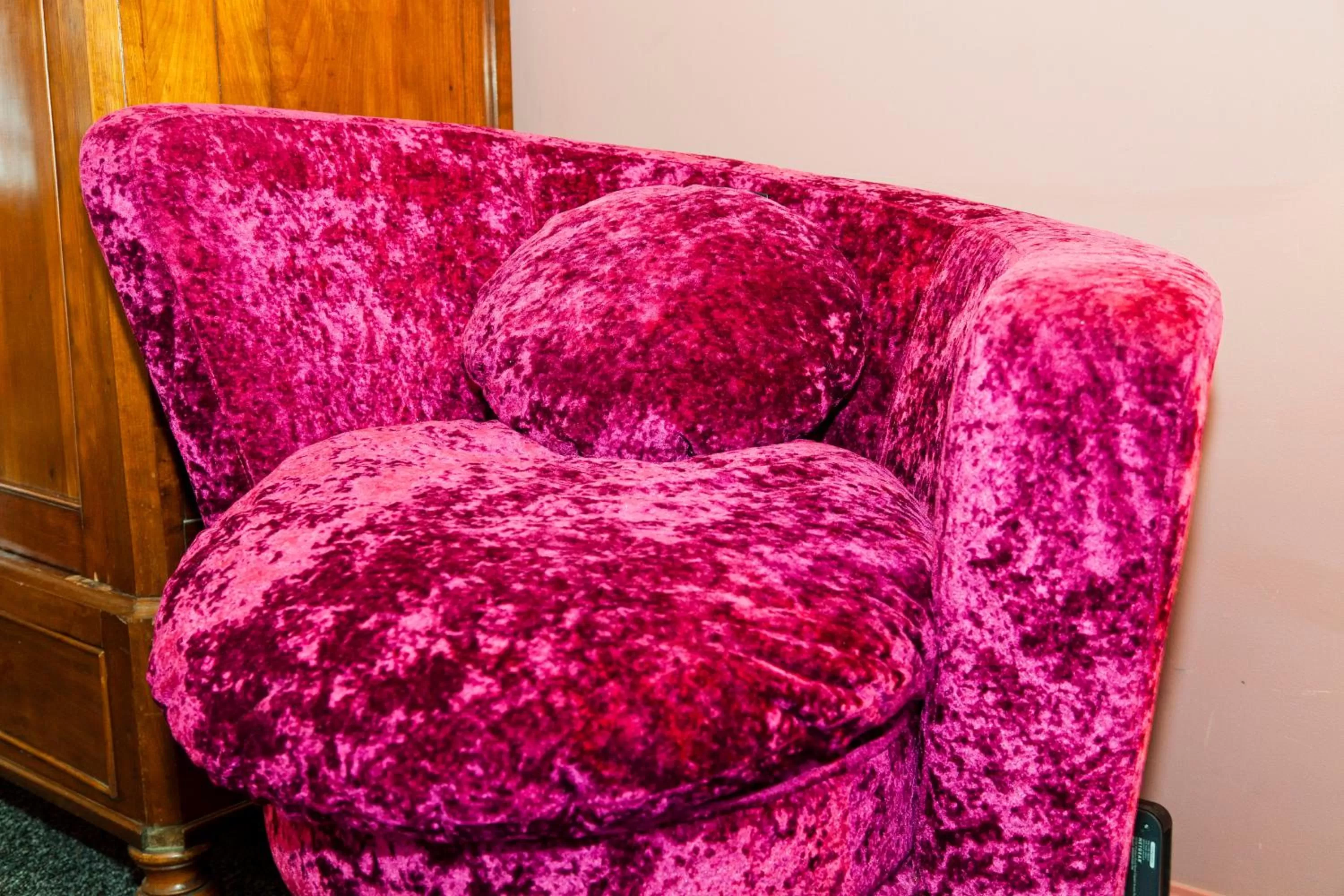 Seating area in Hotel Diamonds and Pearls