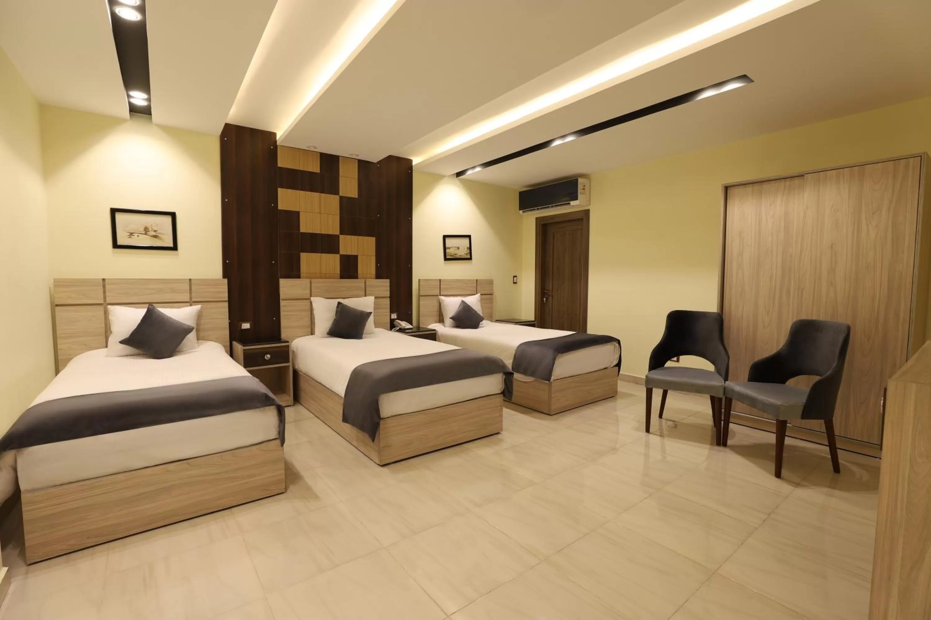 Bed in Brothers Pyramids View Hotel