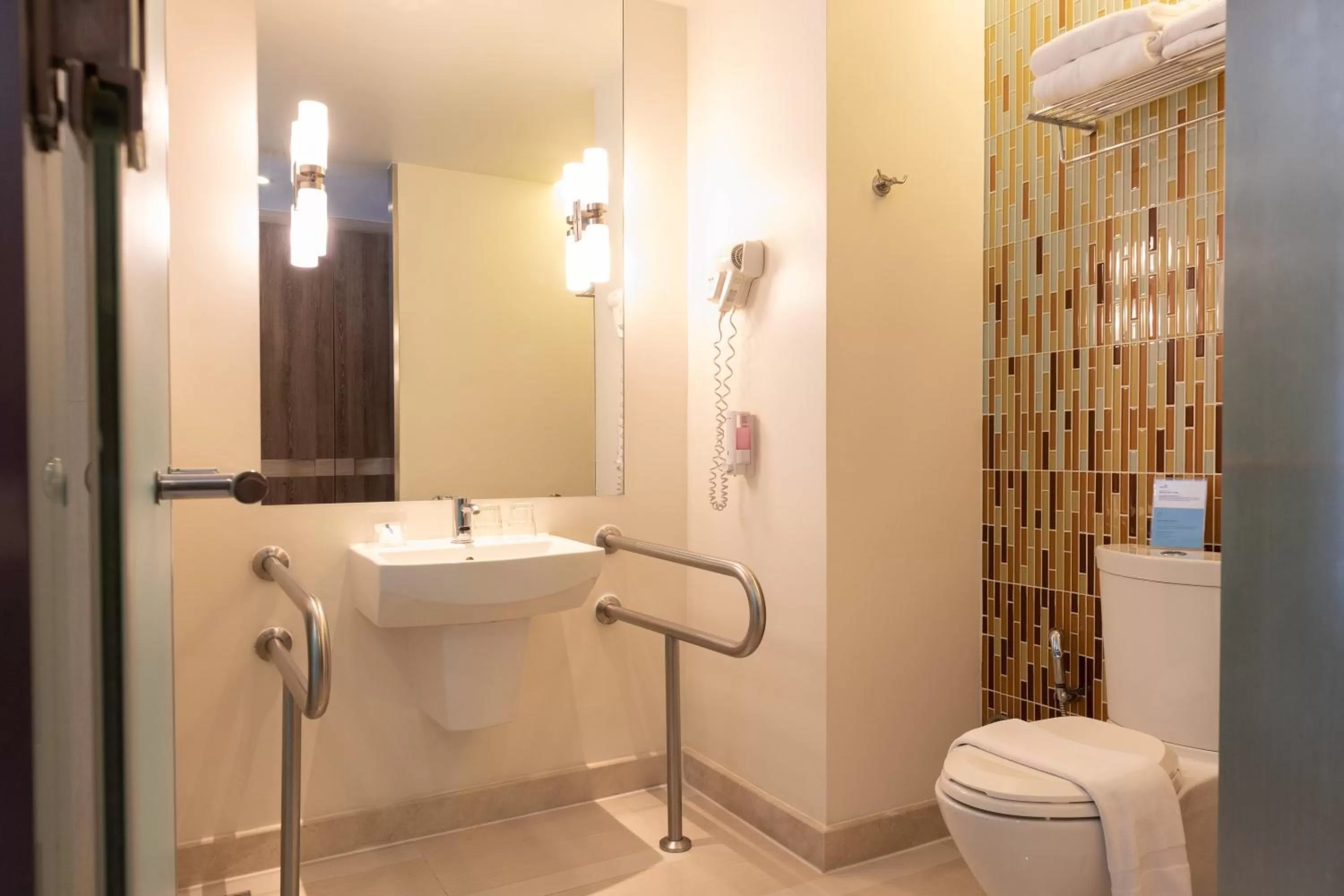 Bathroom in Holiday Inn Express Phuket Patong Beach Central by IHG