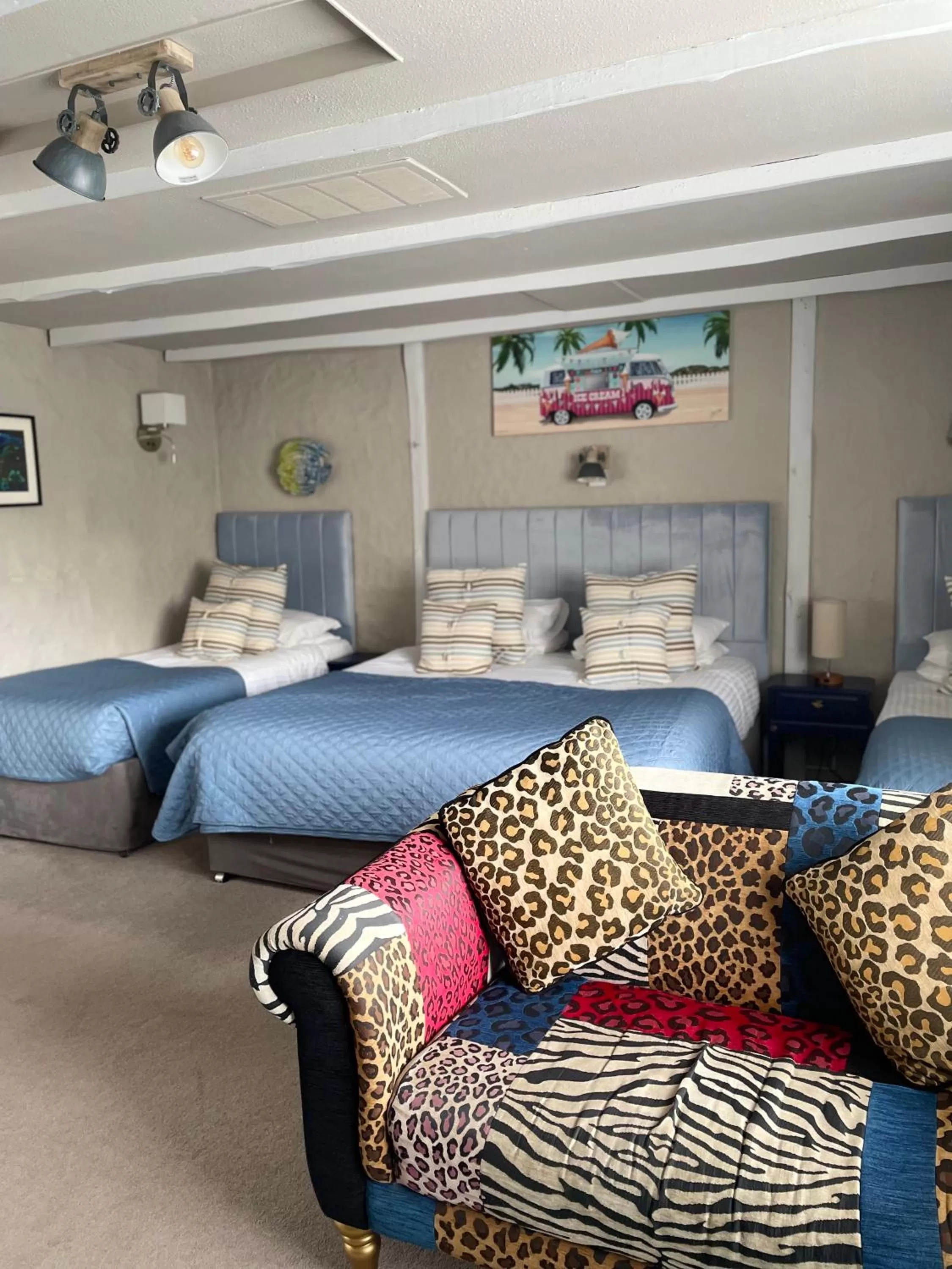 Seating area, Bed in Molesworth Arms