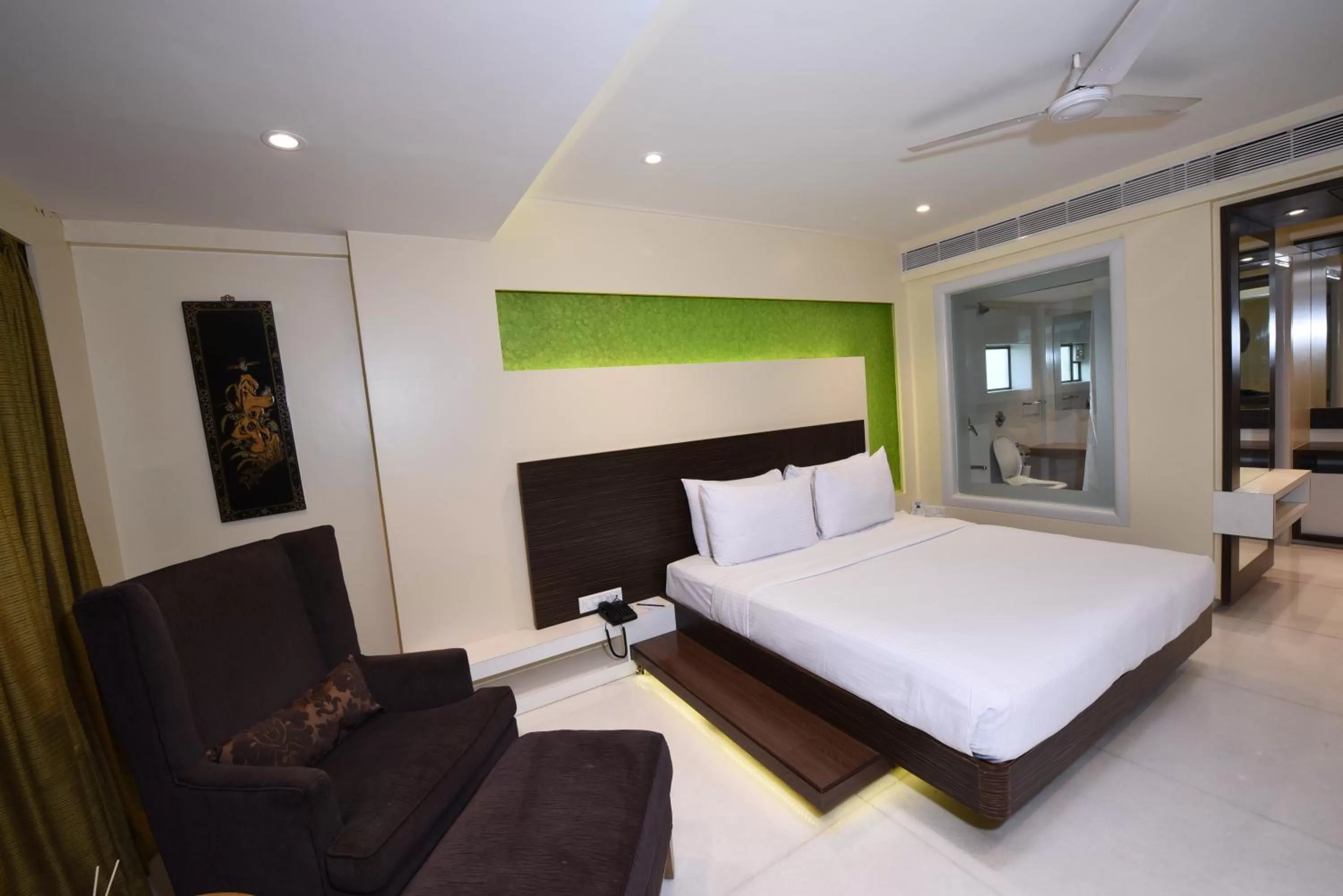 Photo of the whole room, Bed in Hotel Bawa Suites
