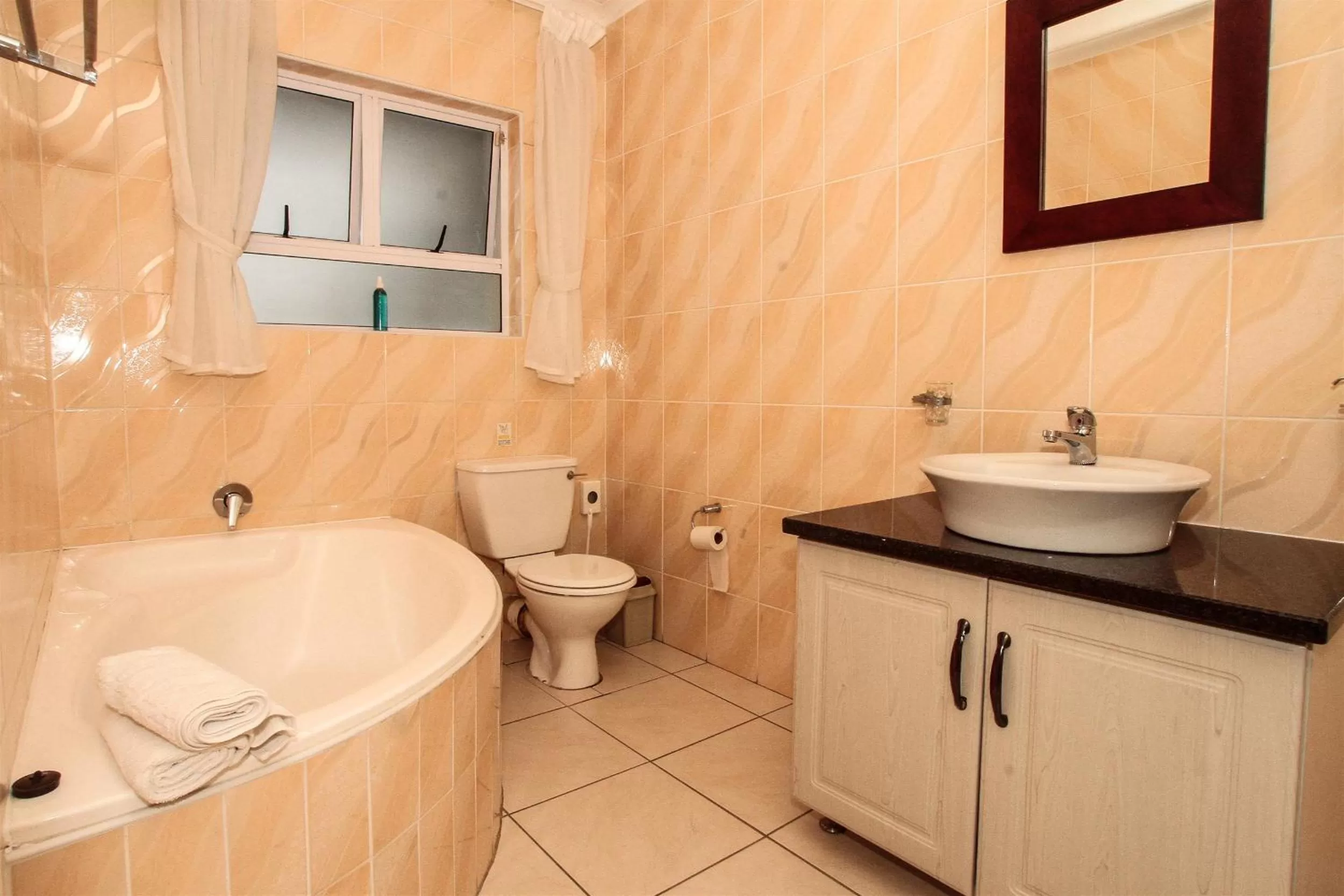 Bathroom in Addis Bed and Breakfast