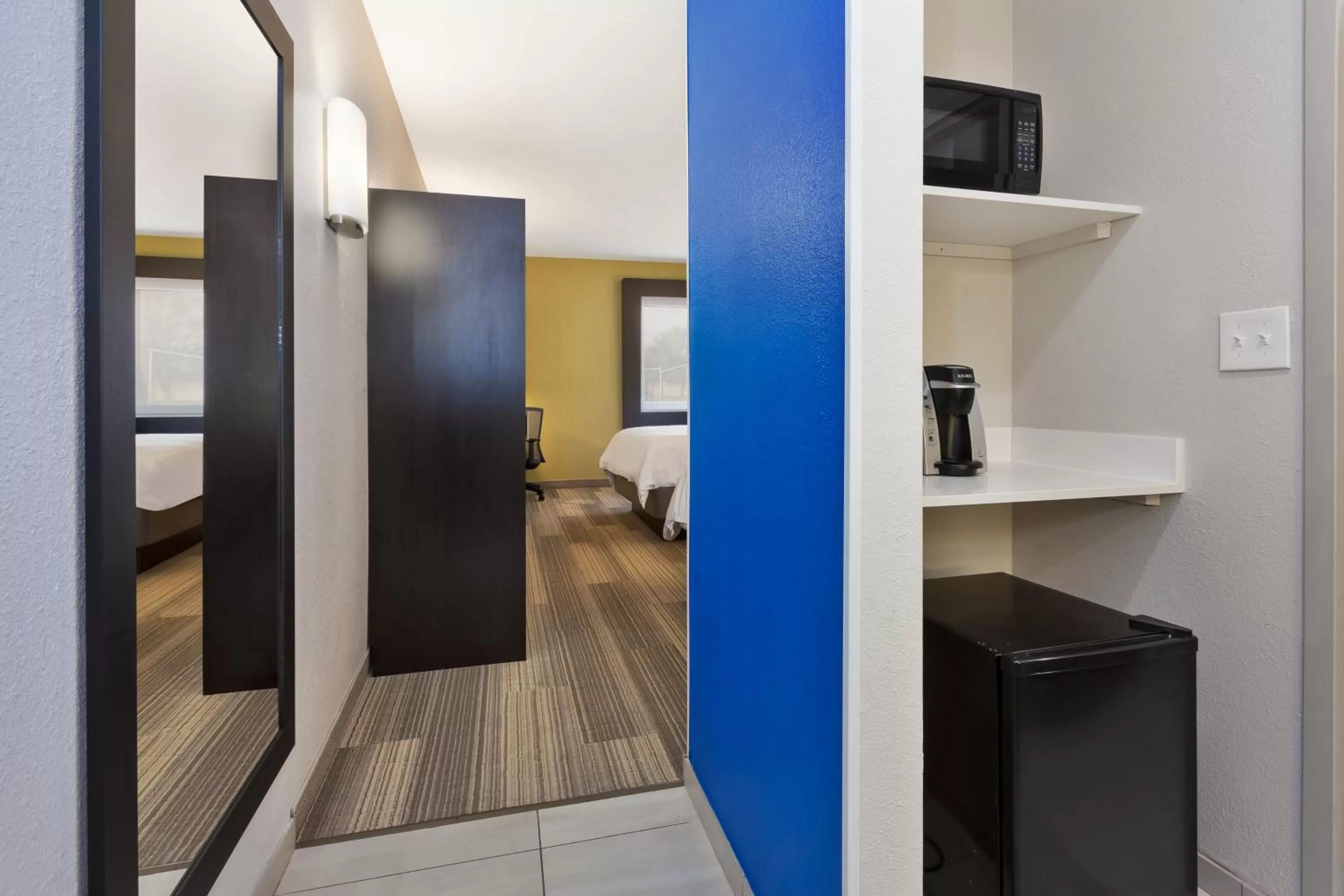 Photo of the whole room in Holiday Inn Express Detroit-Warren/General Motors Technology Center by IHG