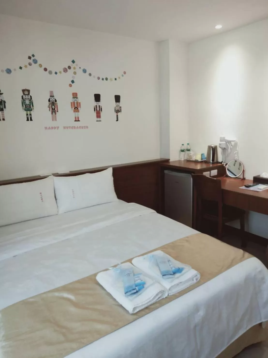 Photo of the whole room, Bed in Frank B&B