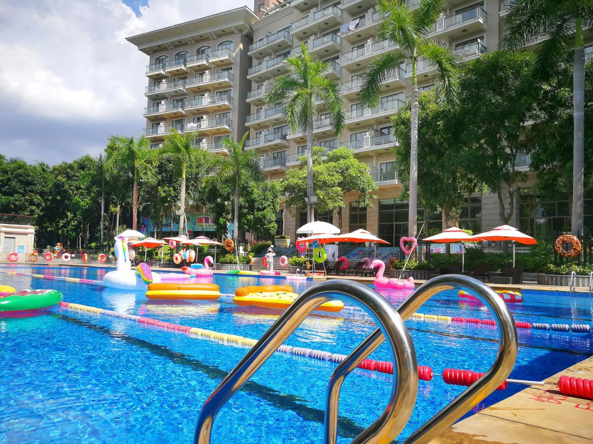 Swimming pool in Mission Hills Hotel Resorts Dongguan