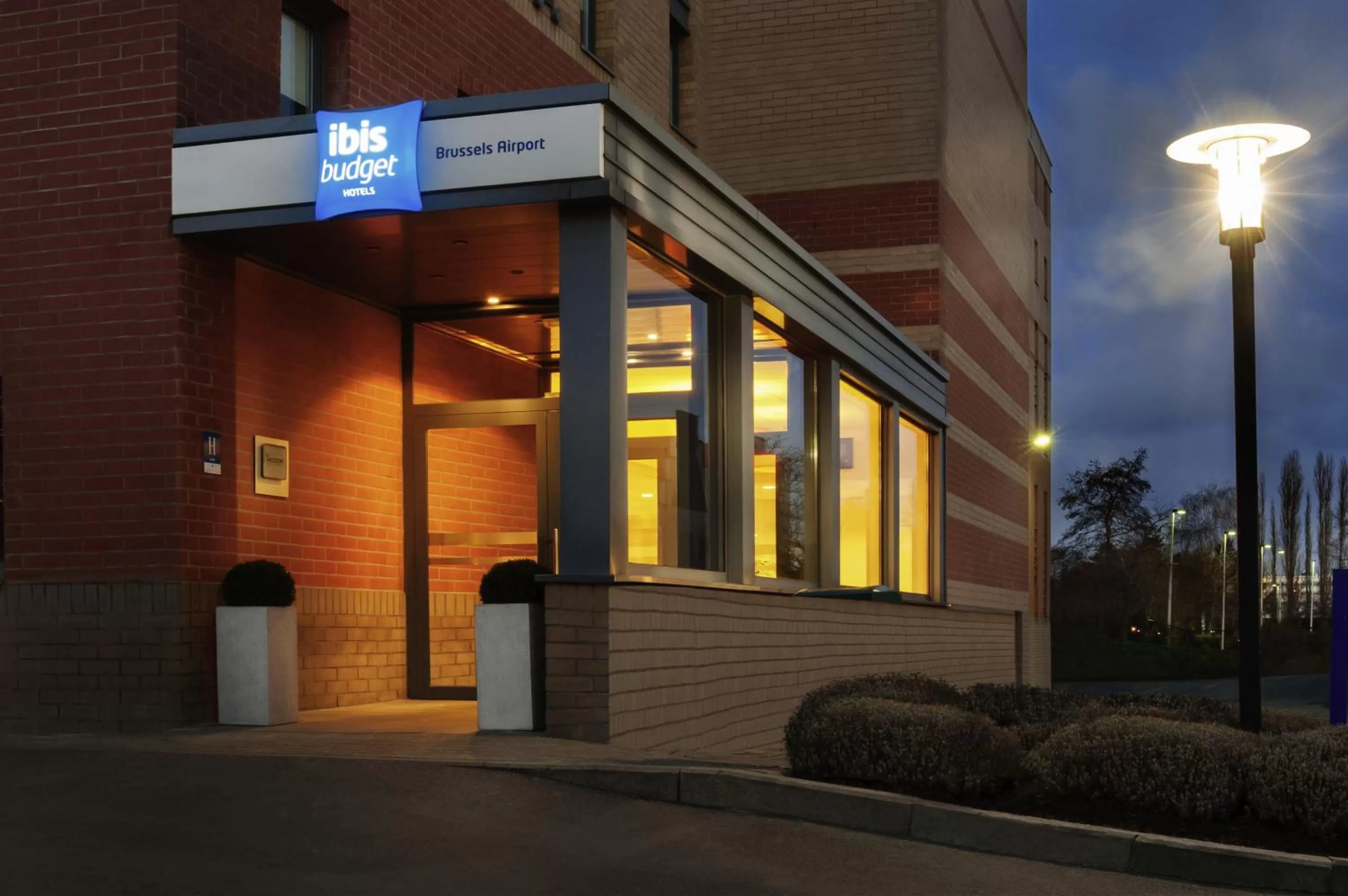 Facade/entrance in ibis budget Hotel Brussels Airport