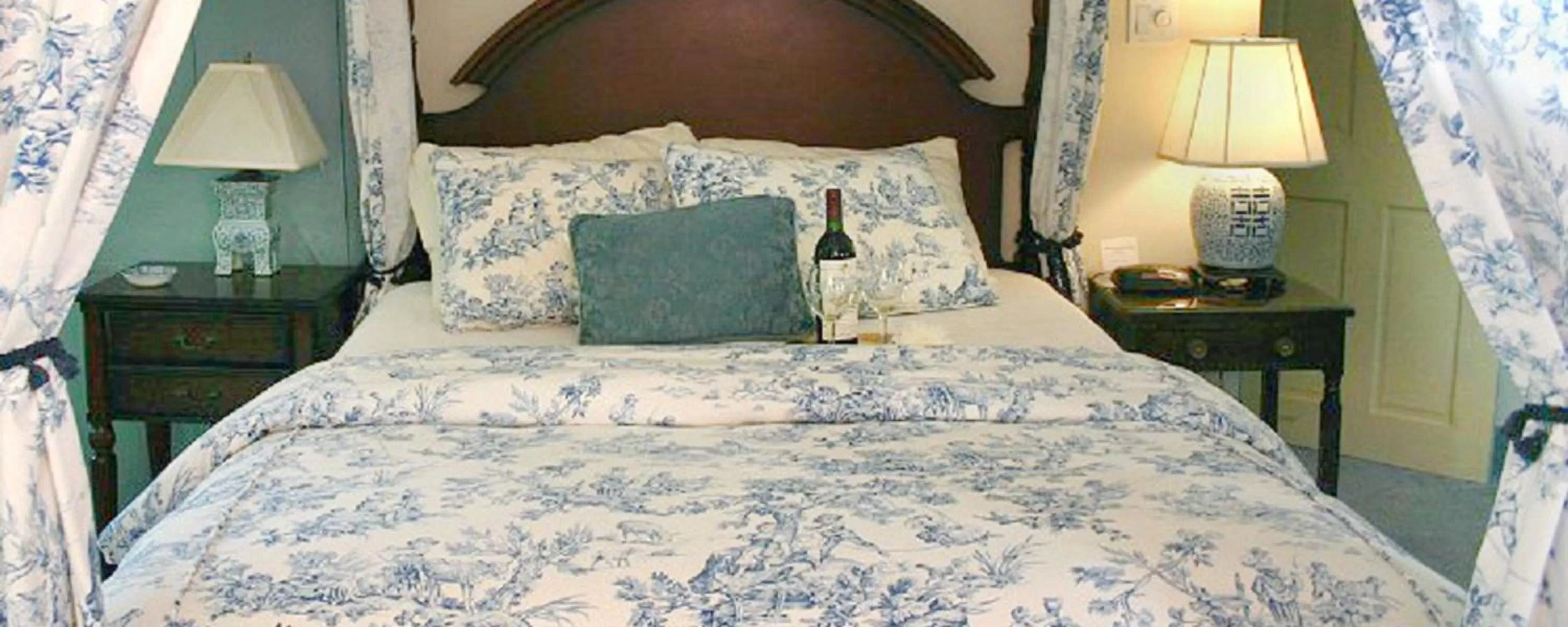 Other, Bed in The Inn at Stony Creek