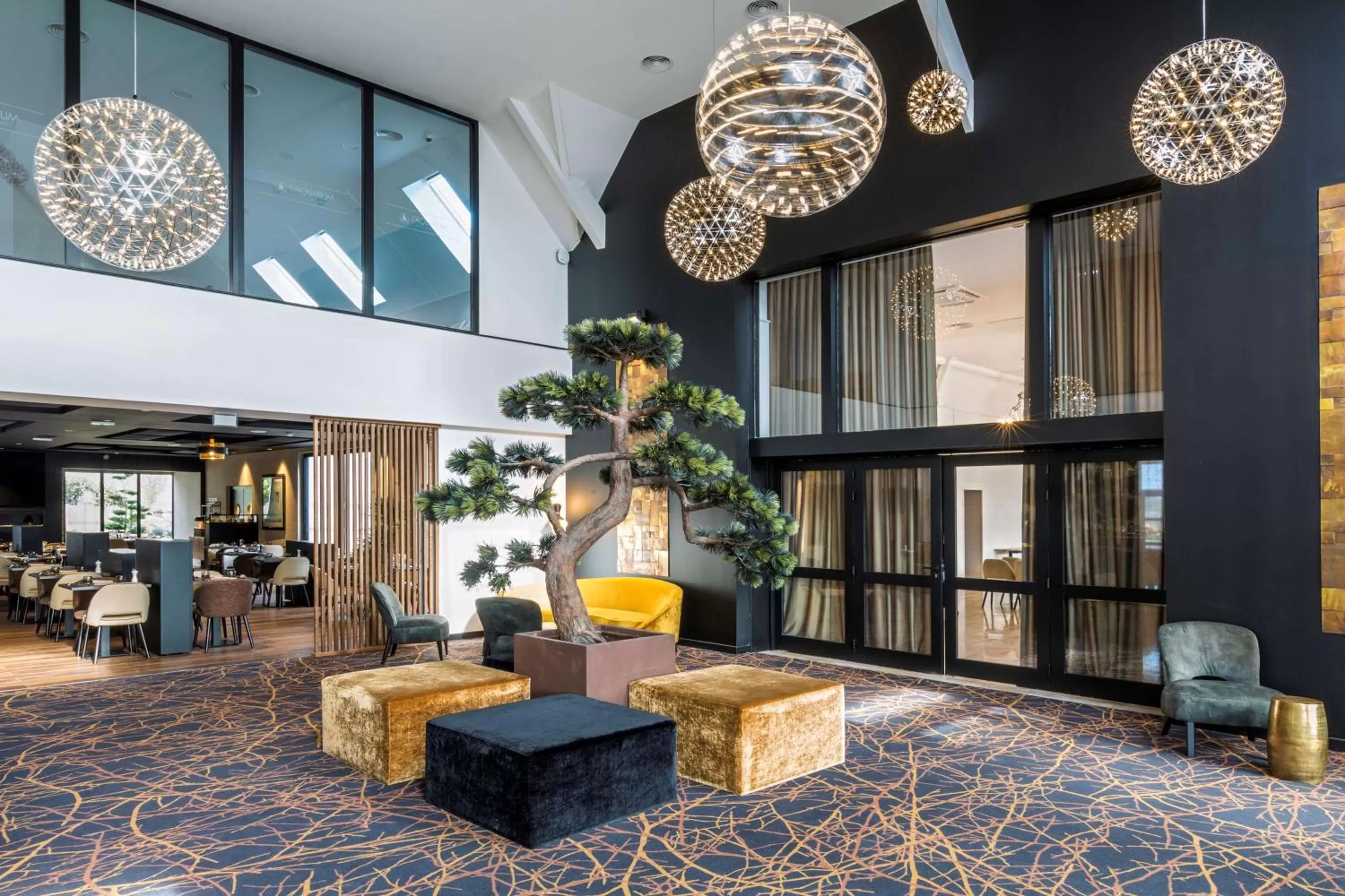 Lobby or reception in Best Western L'Aquarium Arras Nord