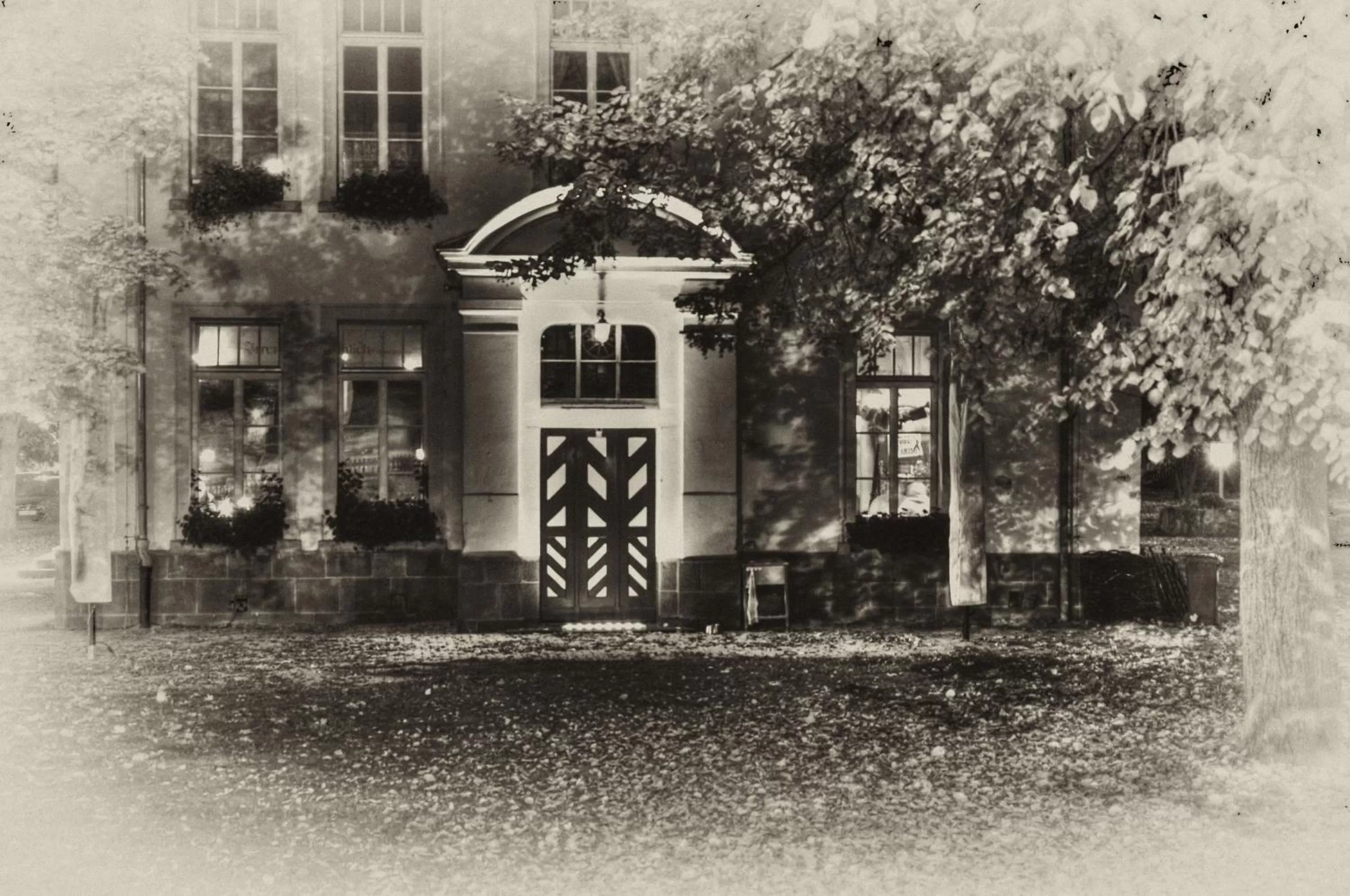 Facade/entrance, Winter in Hotel Villa Wirtshaus Köpenick