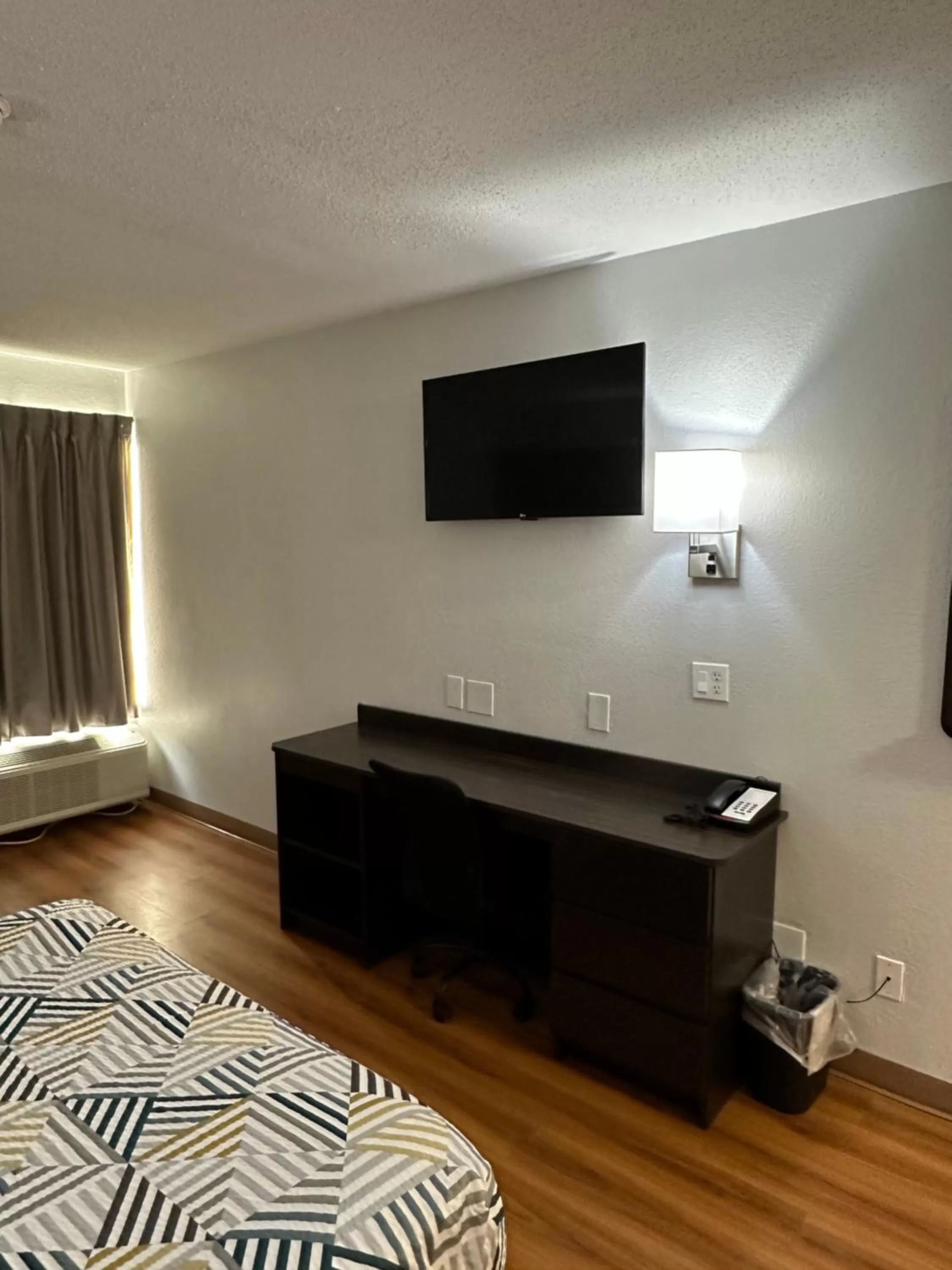 Bed in Motel 6-Greensboro, NC - Airport