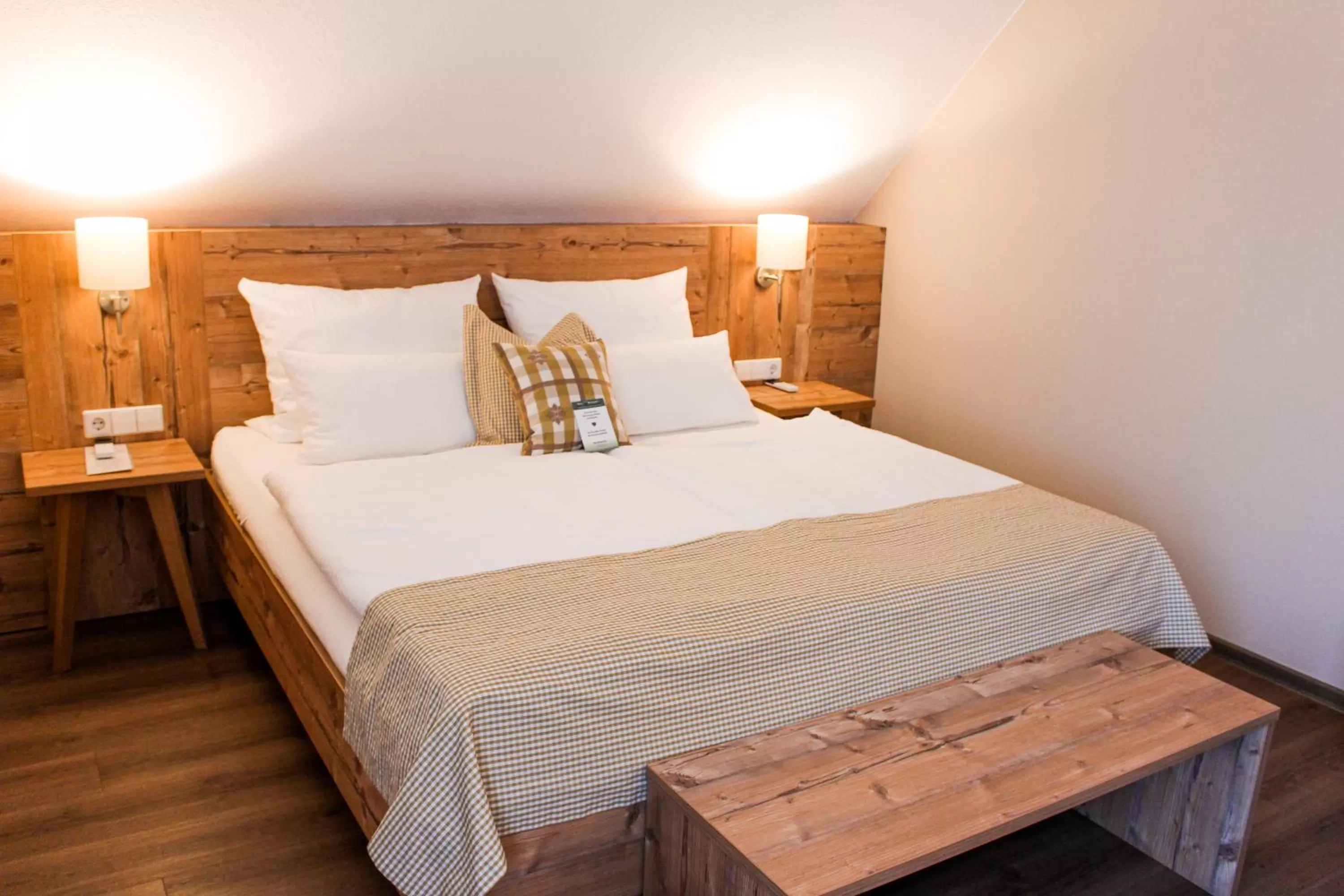 Bed in Hotel & Restaurant Zum Reussenstein