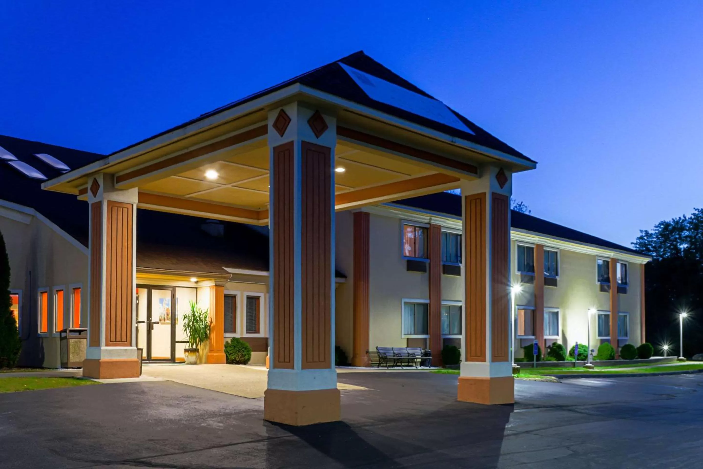 Property building in Quality Inn Plainfield I-395
