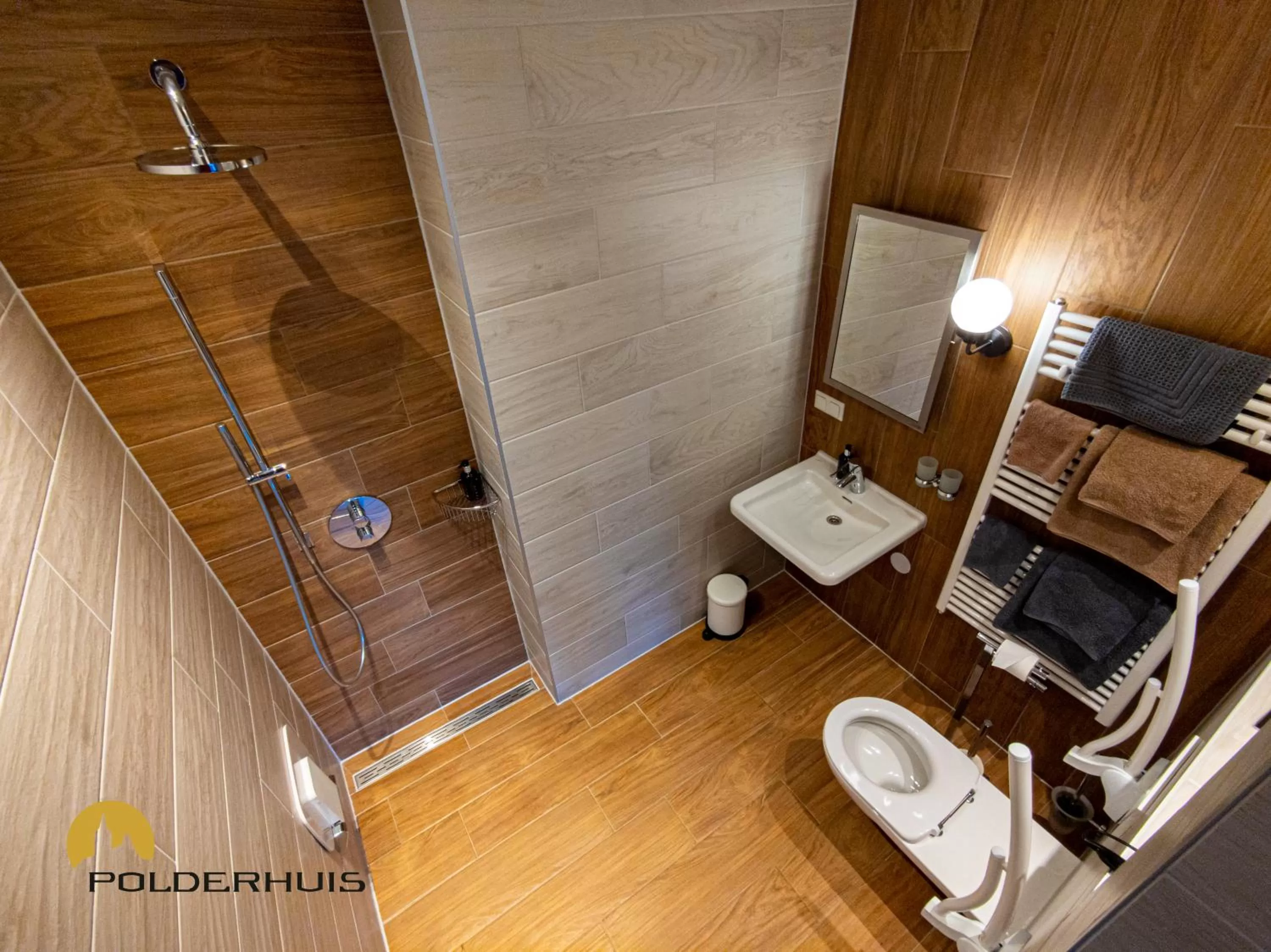 Shower in Polderhuis Bed & Breakfast