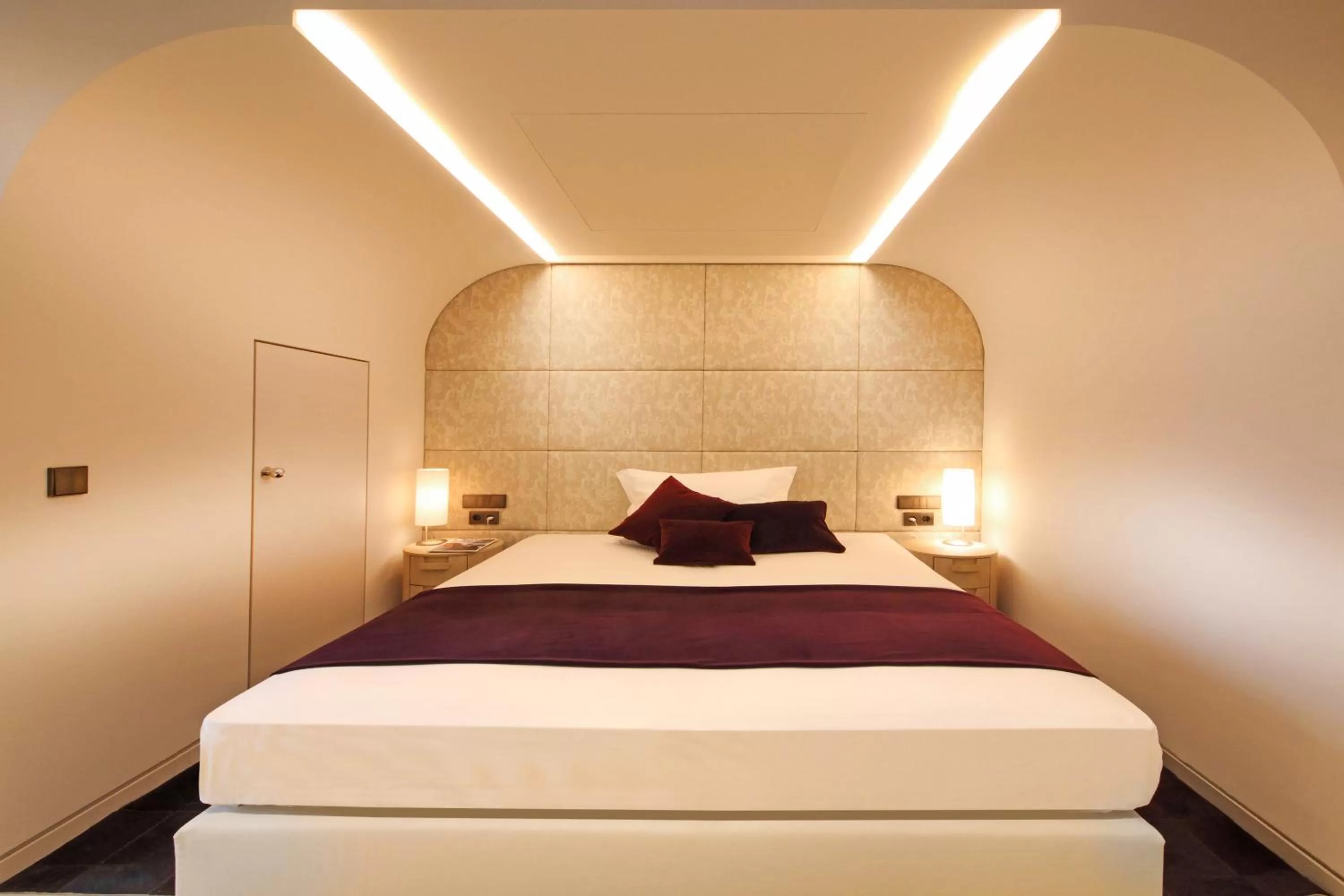 Photo of the whole room, Bed in Hotel Neues Tor