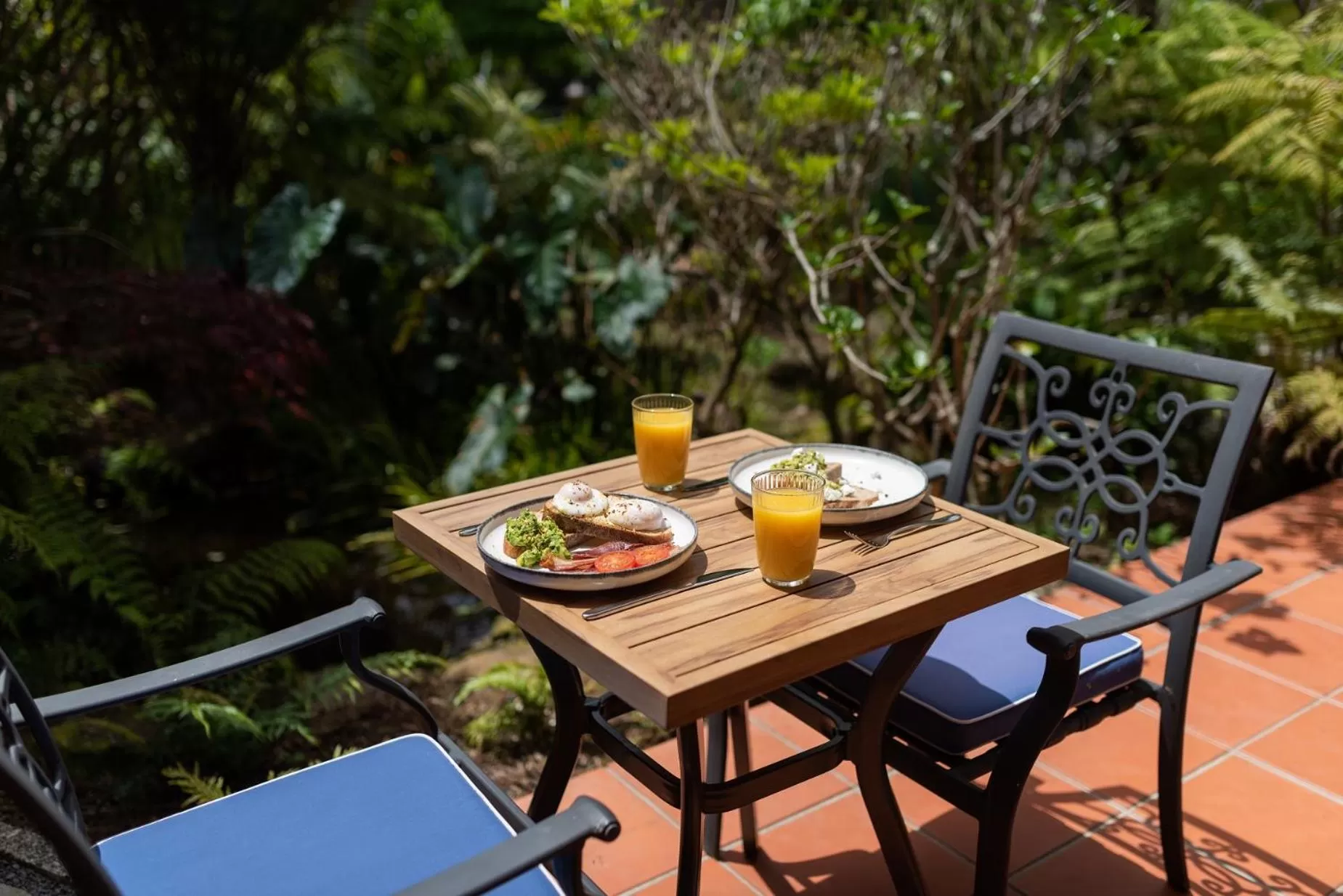 Breakfast in Pāteke Lodge