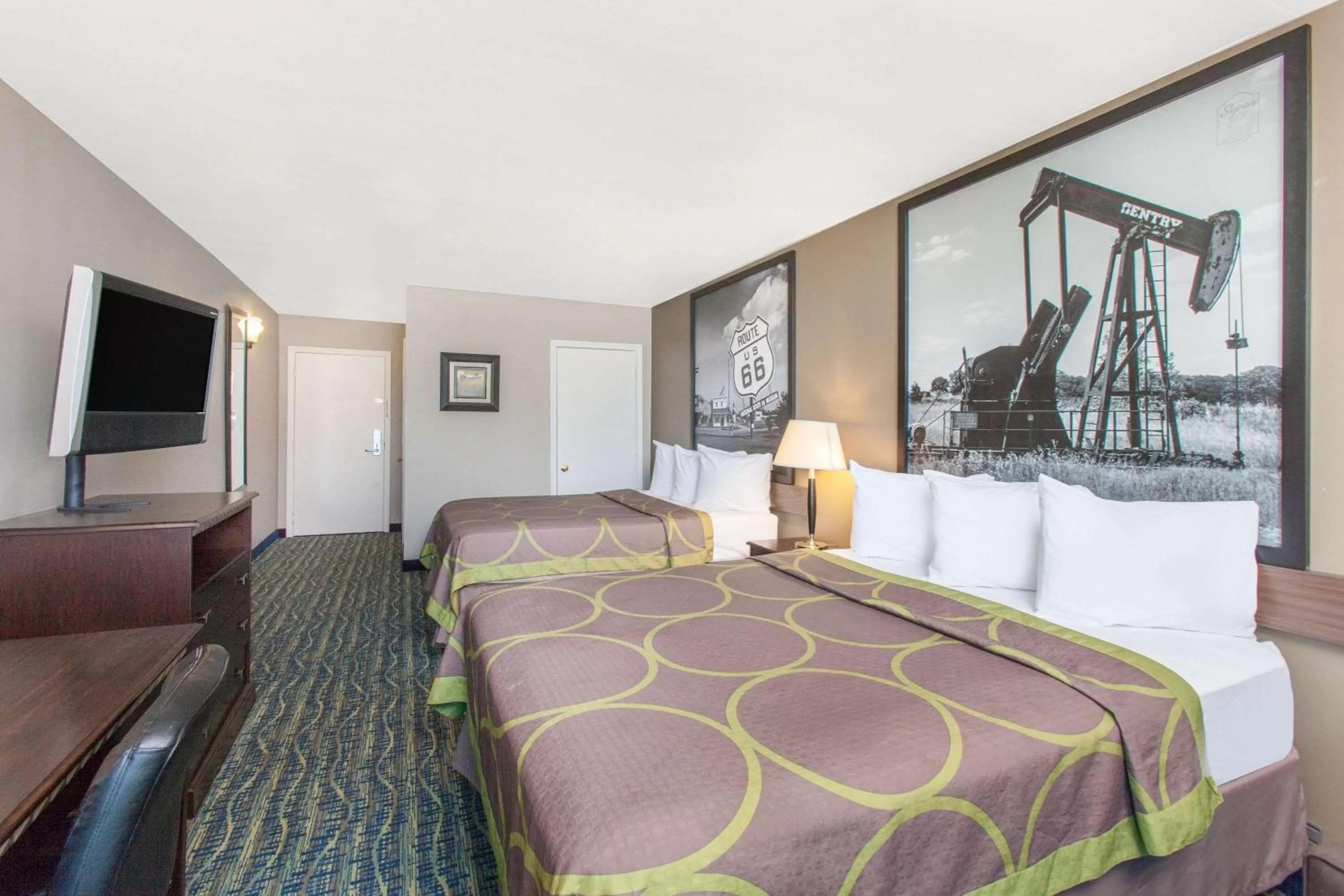 Photo of the whole room, Bed in Super 8 by Wyndham Oklahoma City
