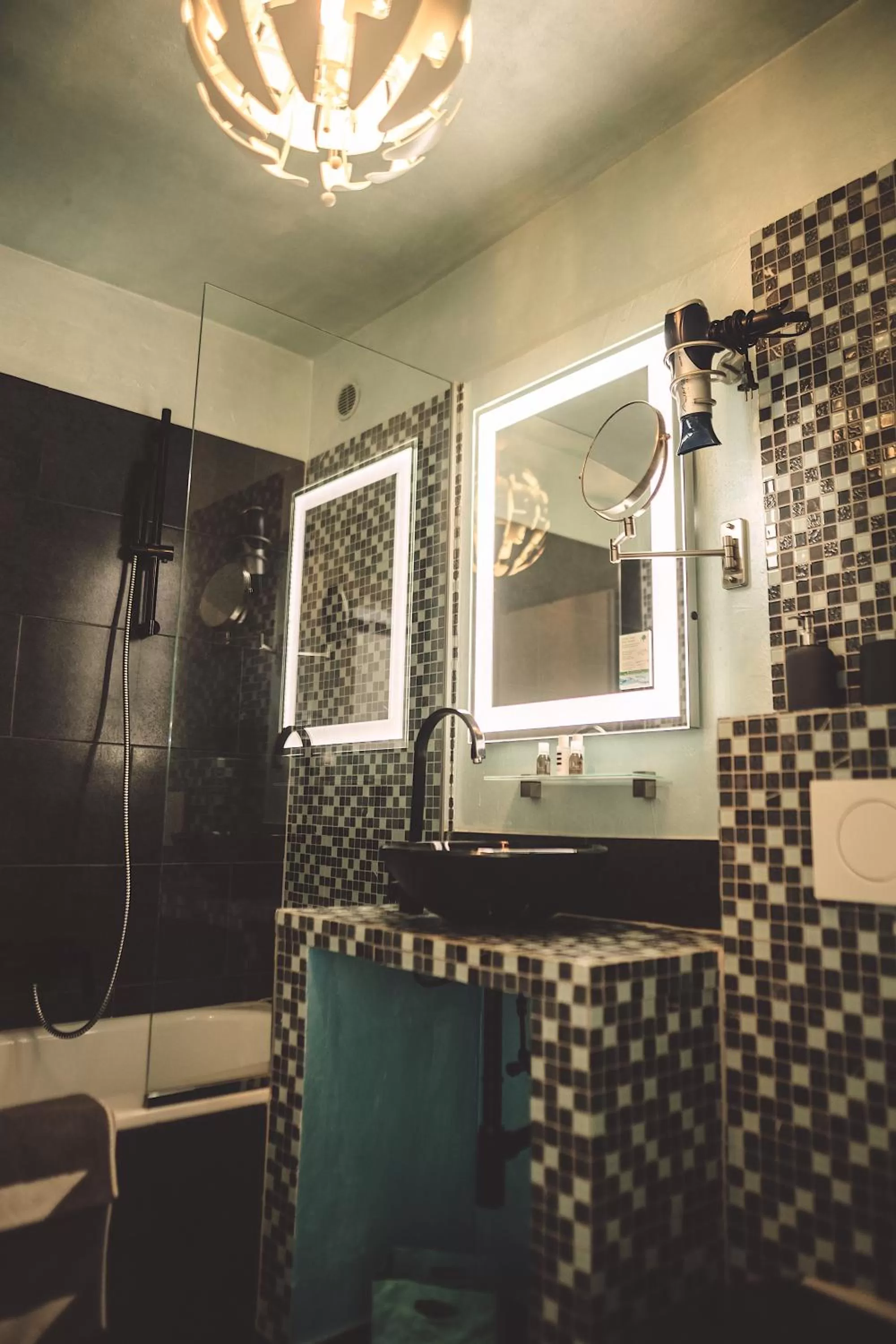 Shower, Bathroom in Das Hotel Stern 24h self-check-in