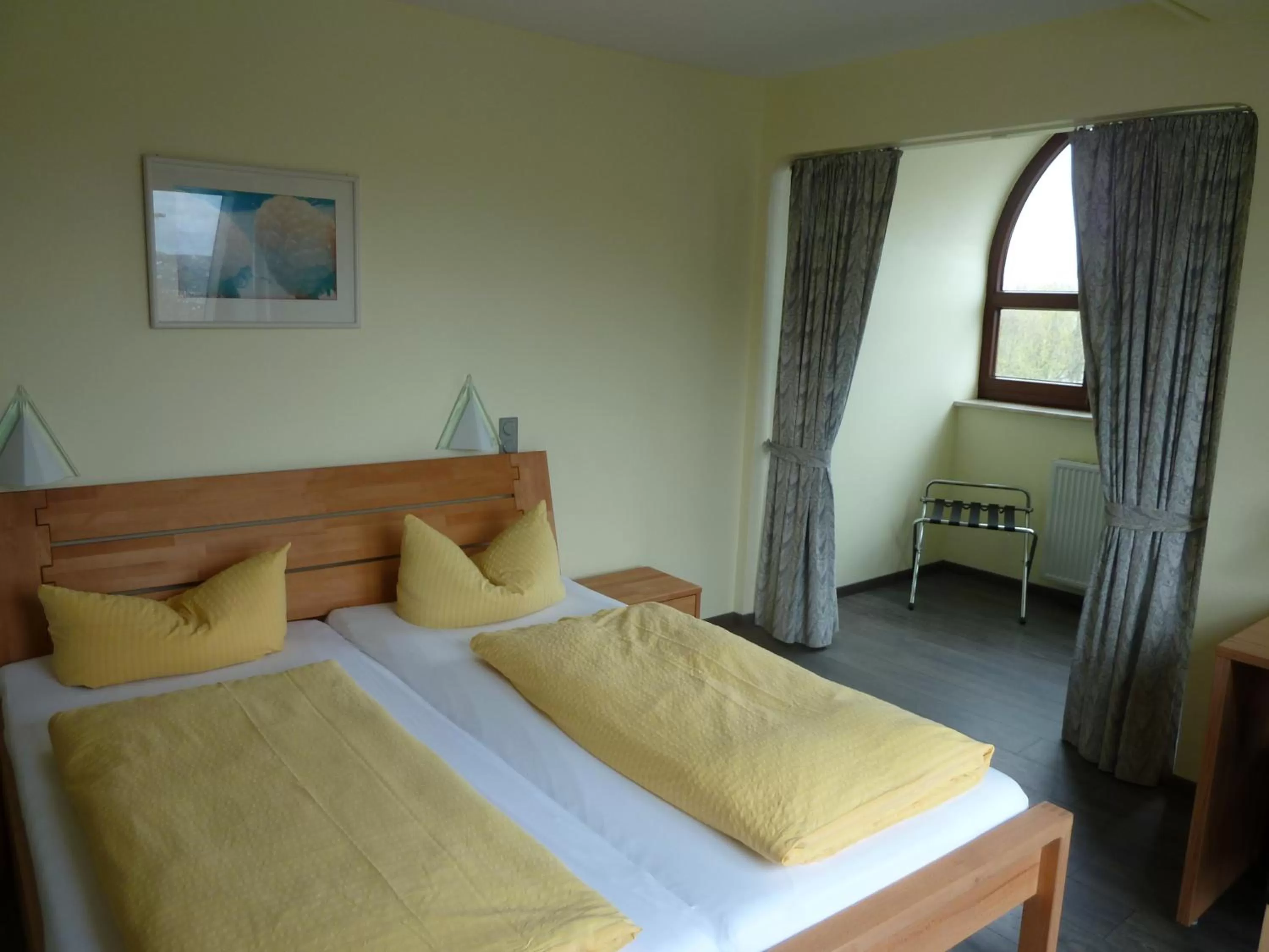 Photo of the whole room, Bed in Hotel am Schloss Broich