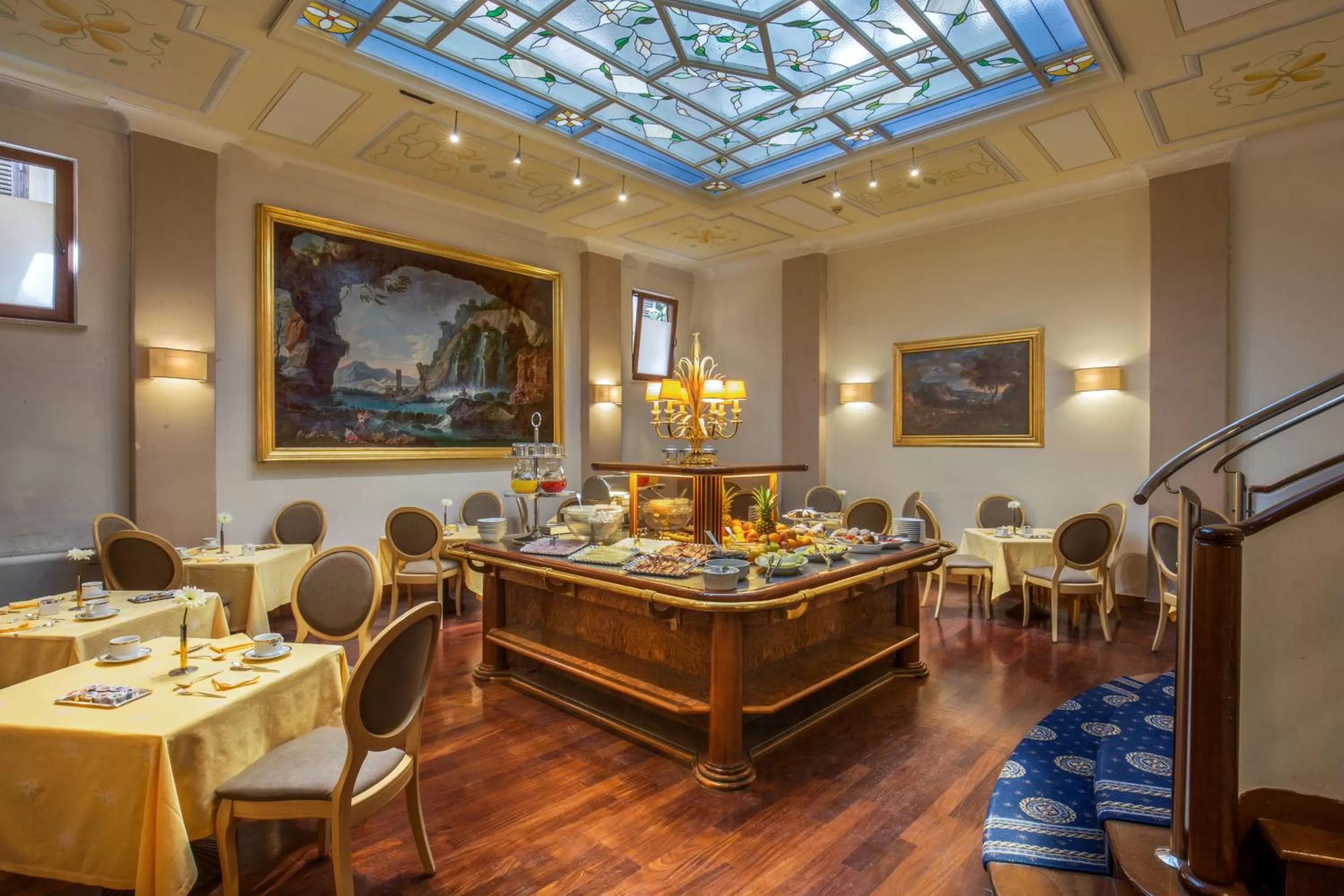 Restaurant/places to eat in La Residenza