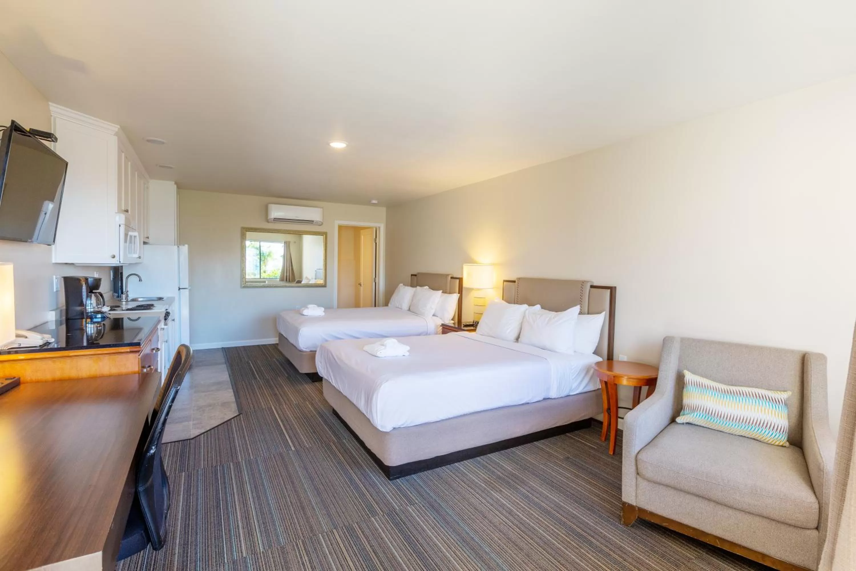 Bed in Moonlight Beach Motel