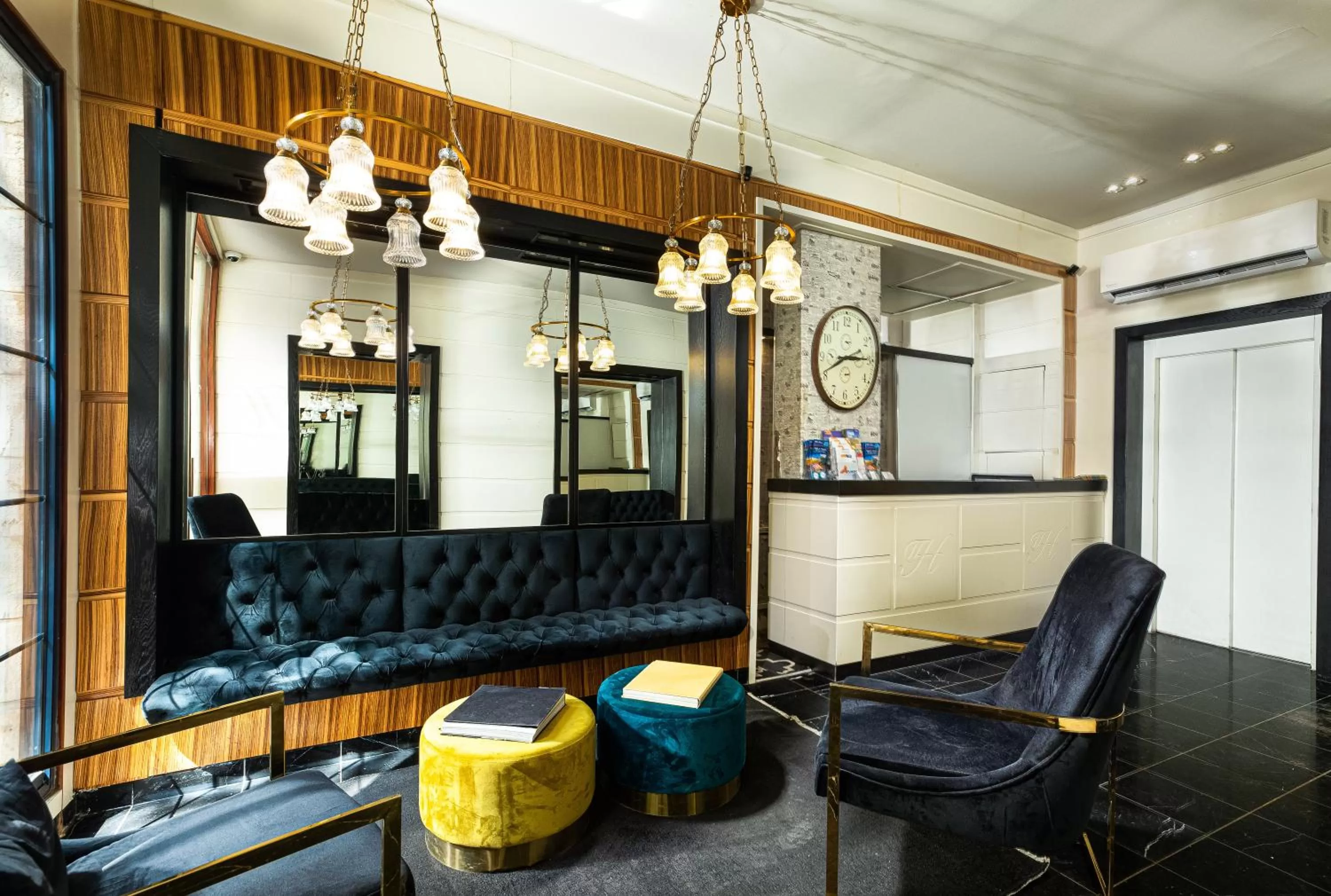 Lobby or reception in Hillel 11 Hotel