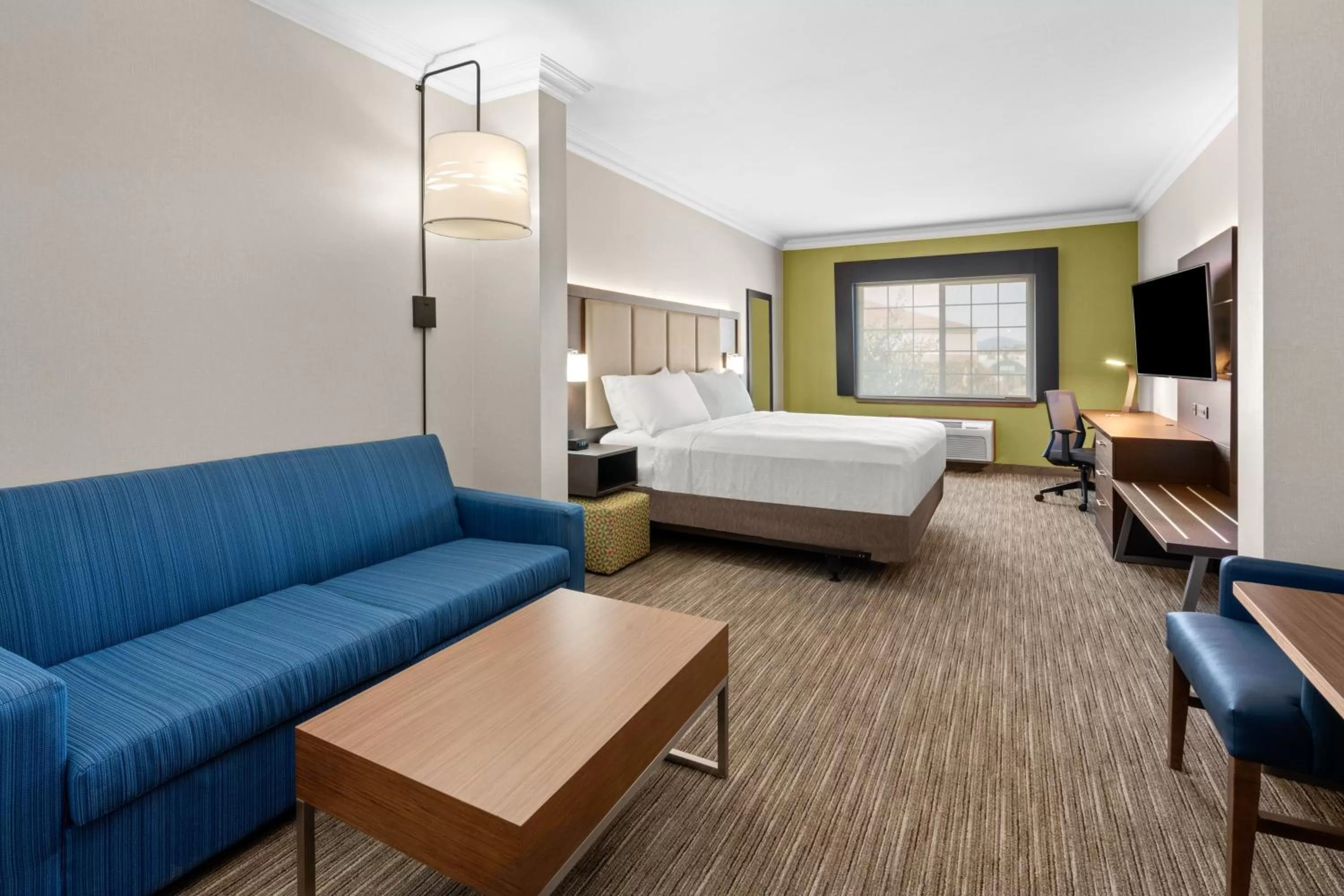 Photo of the whole room, Bed in Holiday Inn Express & Suites Klamath Falls Central by IHG