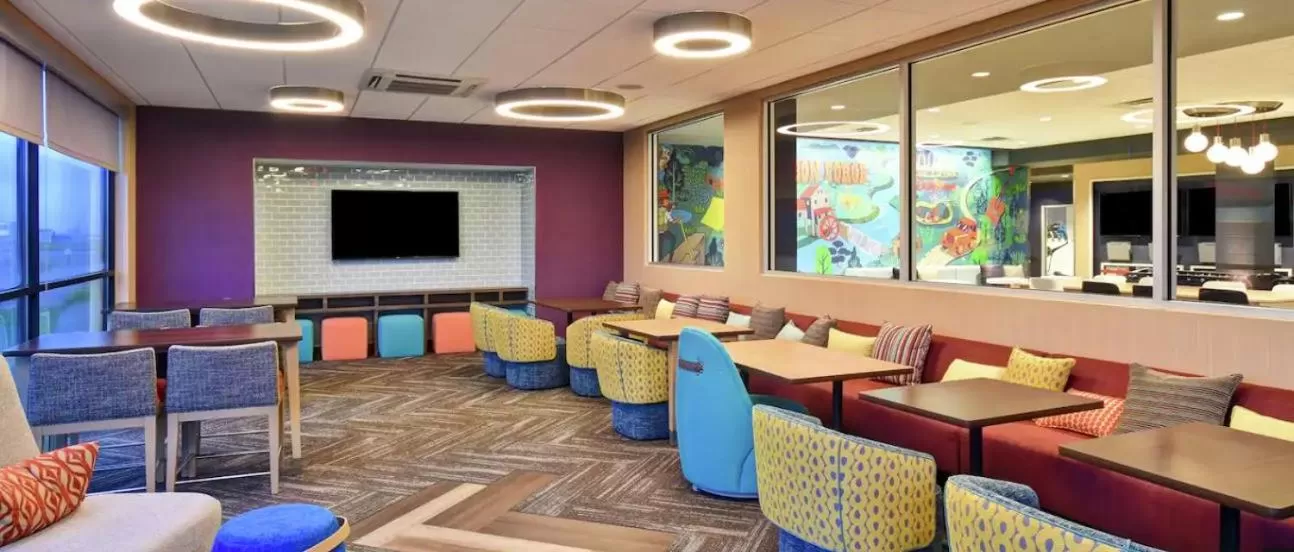 Seating area in Tru By Hilton Manteca