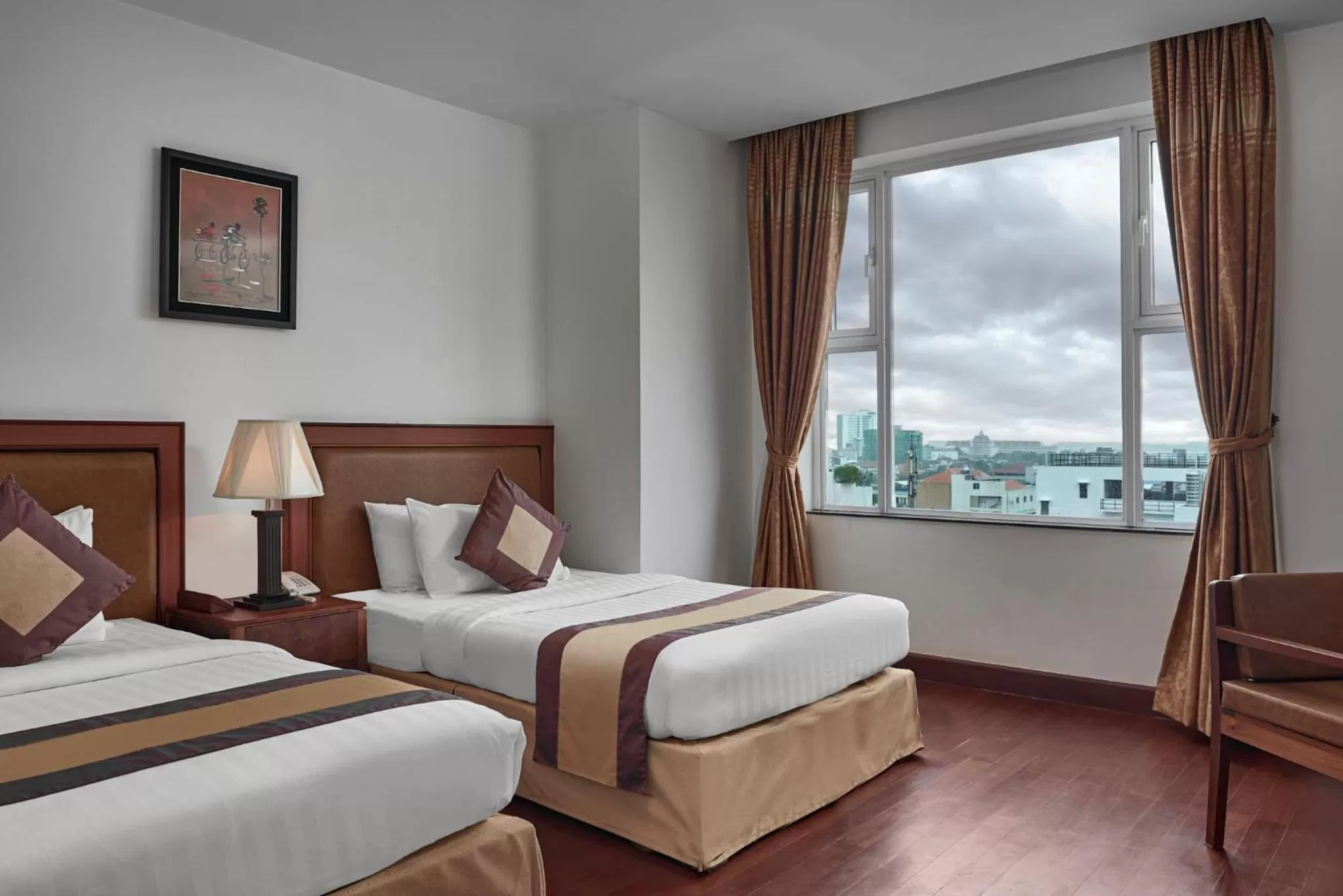 Shower, Bed in Phnom Penh Katari Hotel