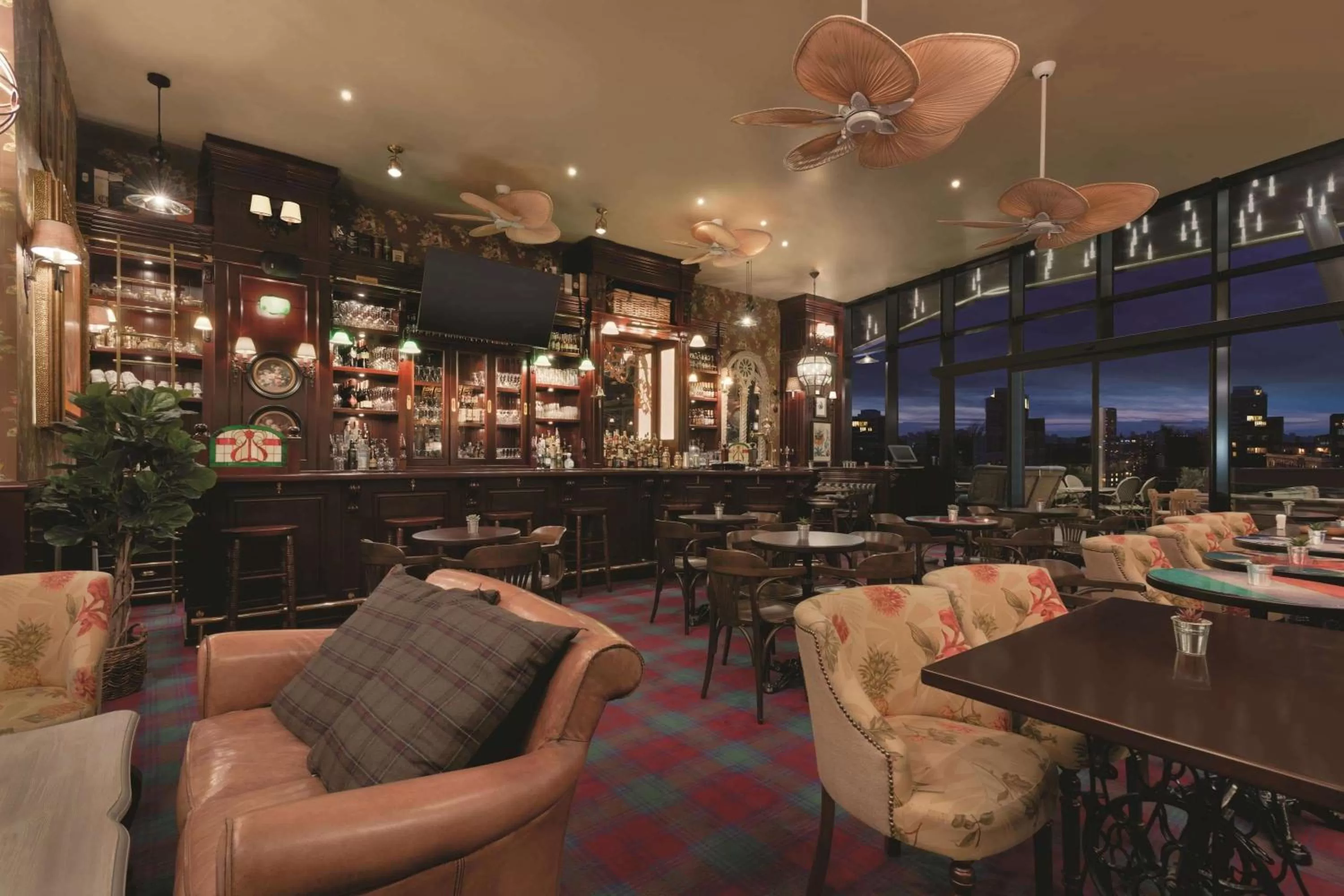 Lounge or bar in TRYP by Wyndham Istanbul Basın Ekspres