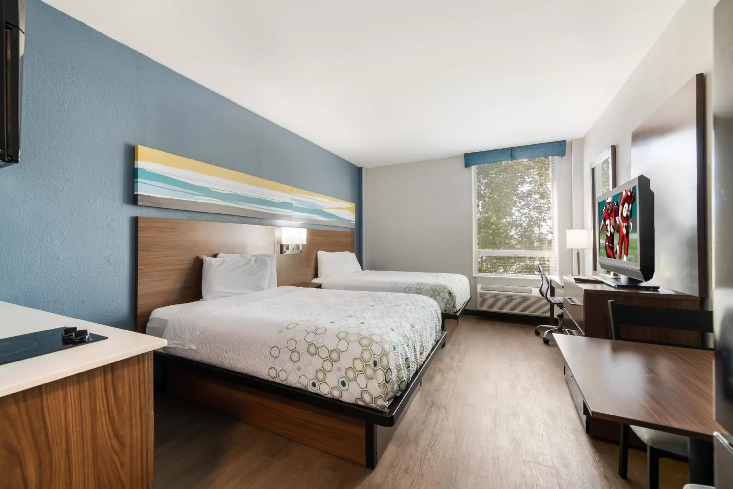 Photo of the whole room, Bed in HomeTowne Studios by Red Roof Newport News - Hampton West