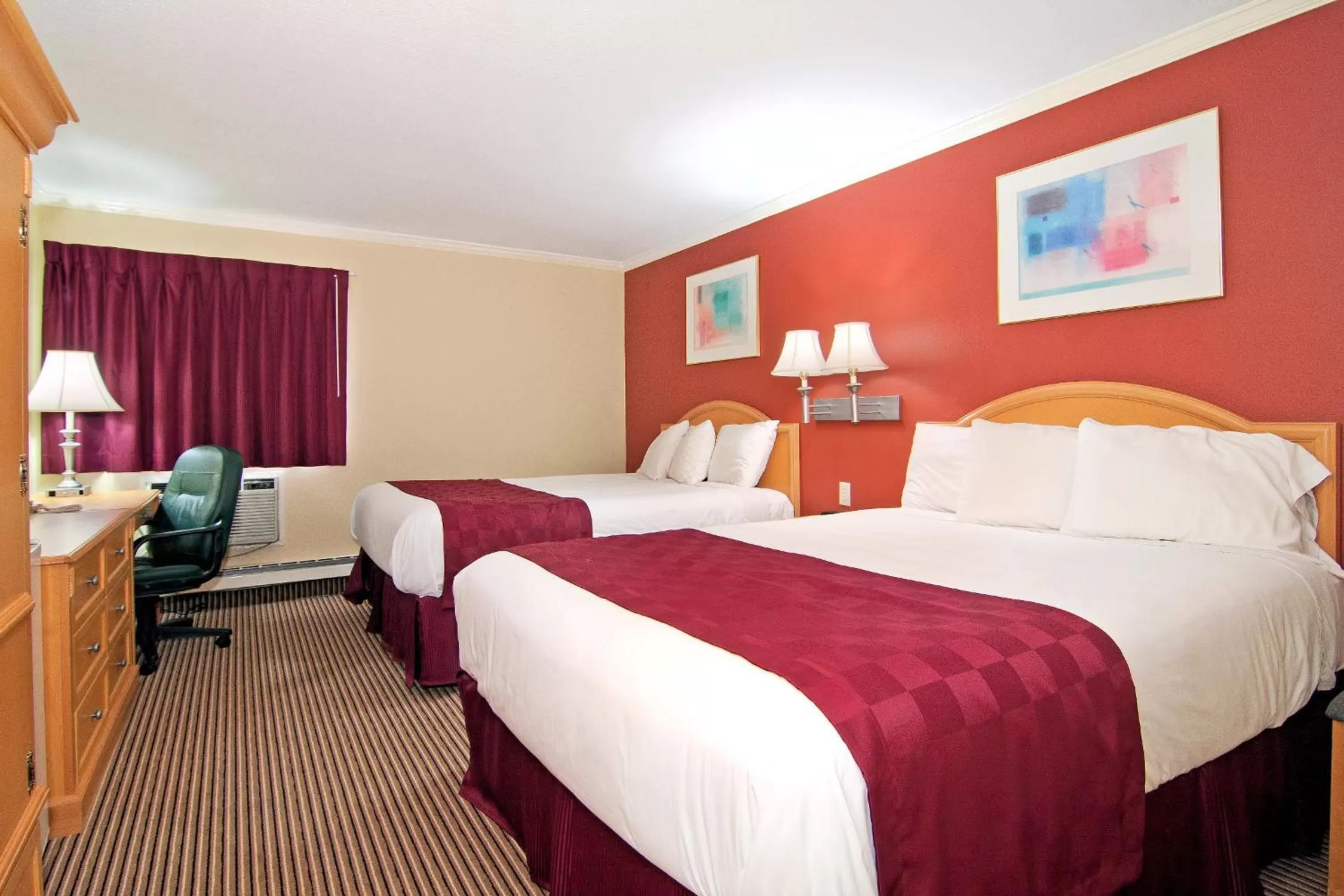 Bed in Valley Inn Shakopee