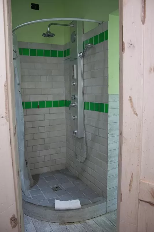 Shower in Hotel Agorà