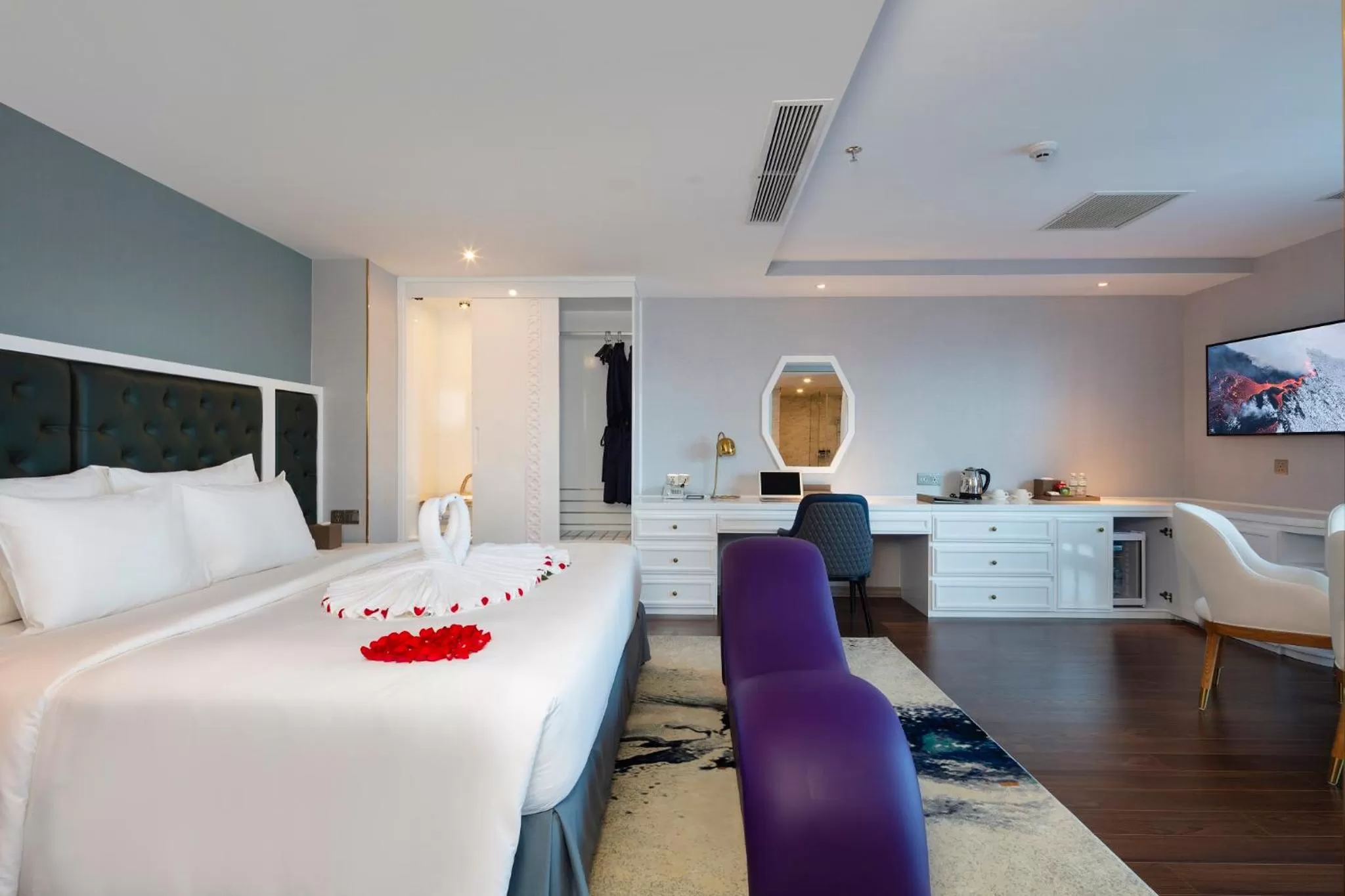 Bedroom, Bed in Erica Nha Trang Hotel