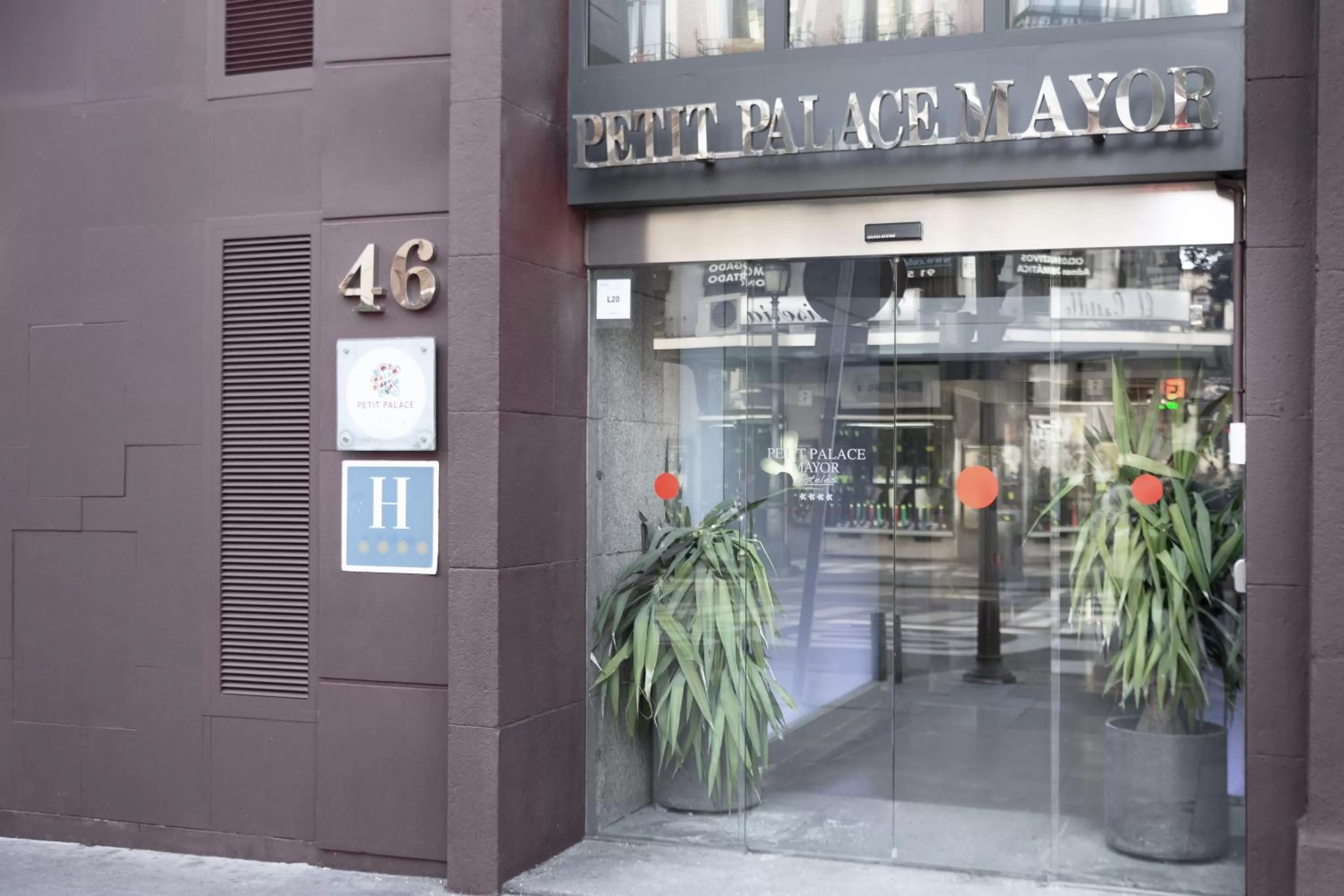 Facade/entrance in Petit Palace Plaza Mayor