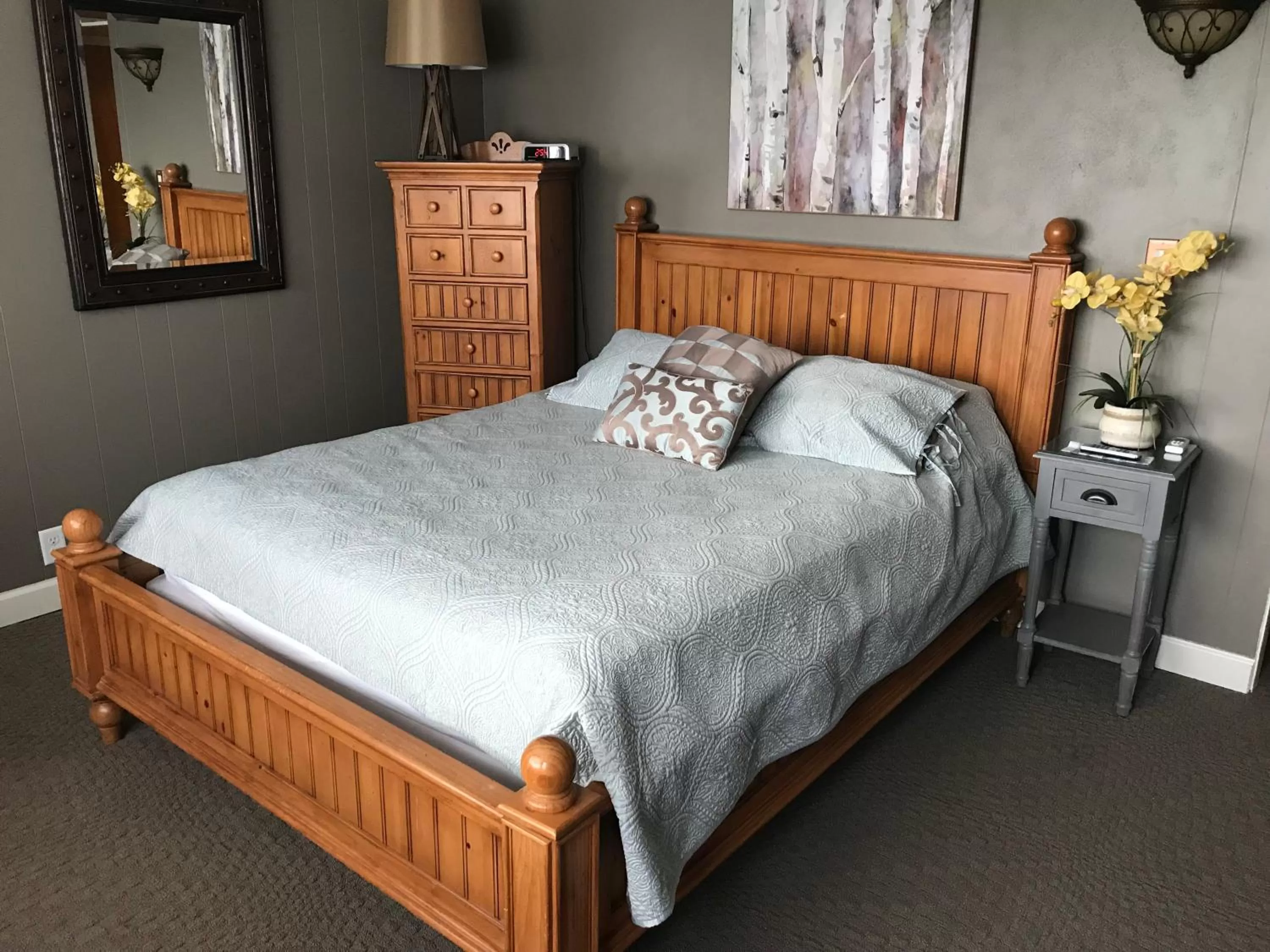 Bed in Simmons Motel and Suites