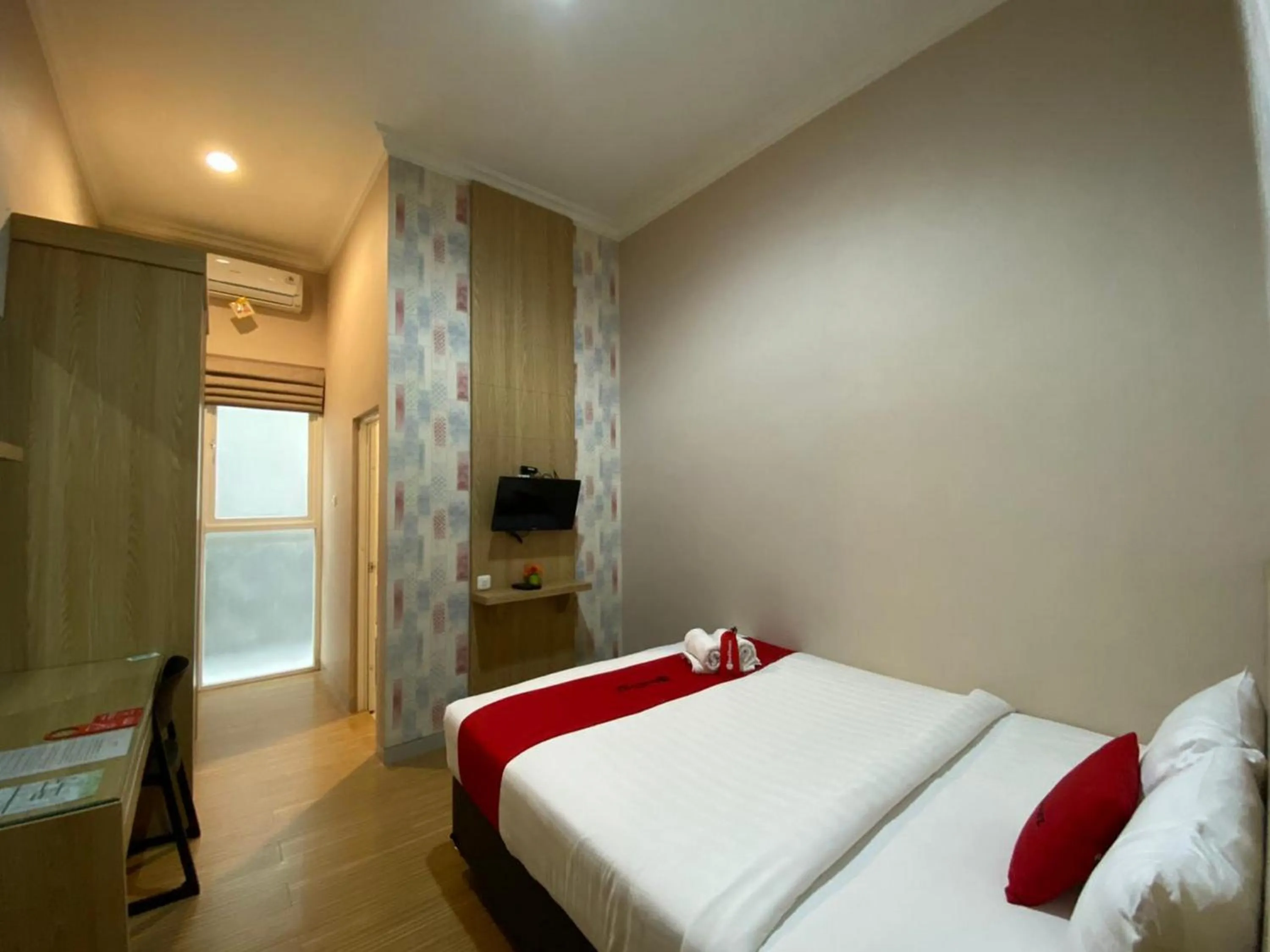 Bed in RedDoorz Syariah near Universitas Negeri Malang