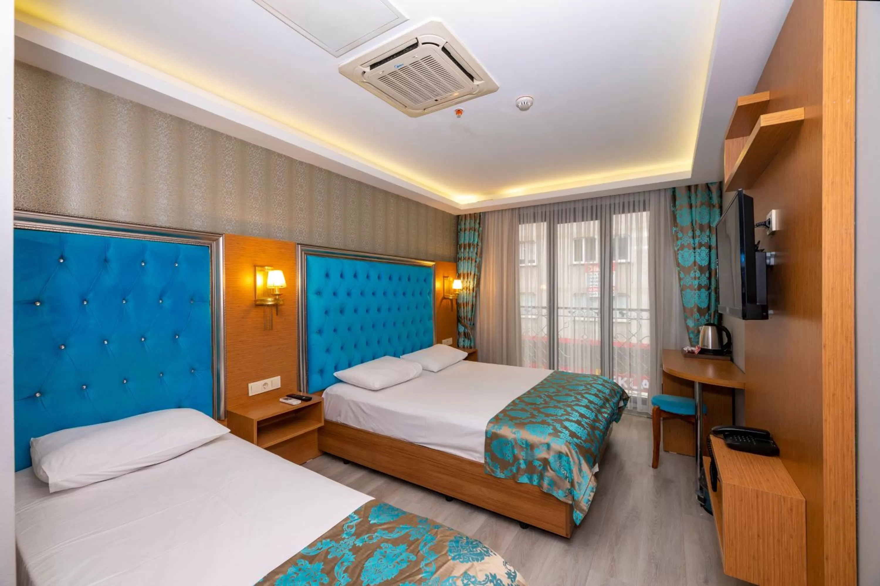 Photo of the whole room, Bed in Grand Palace Hotel