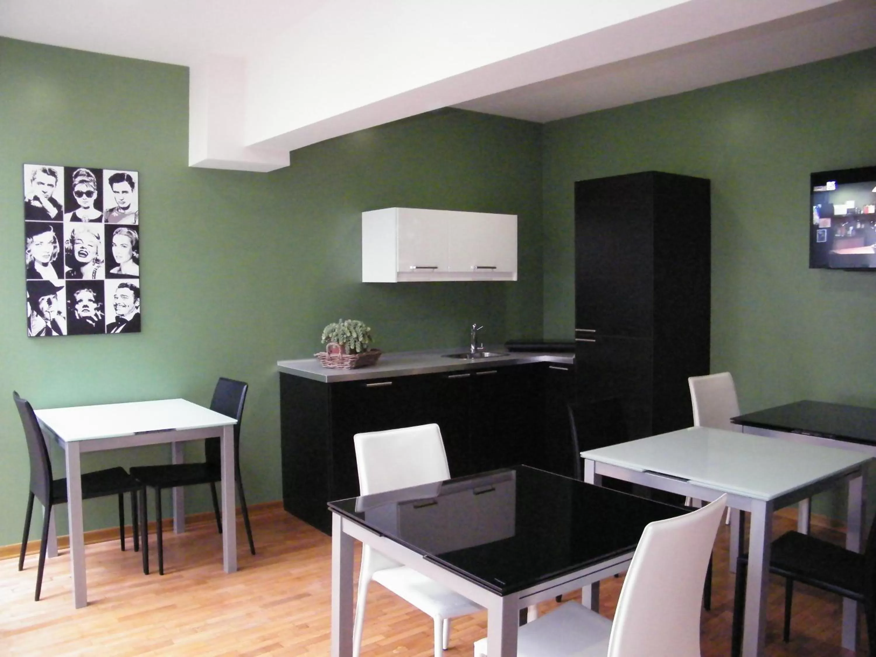 Communal lounge/ TV room in Siena Gallery - Rooms Only